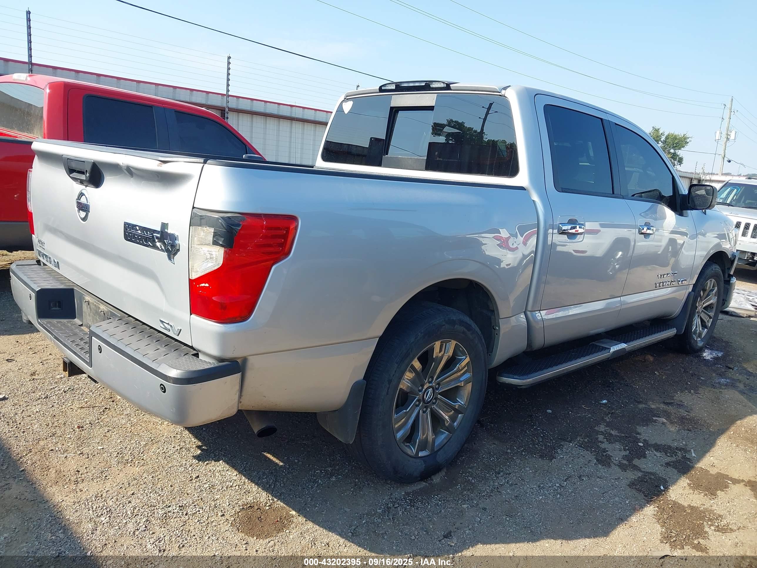 NISSAN TITAN image 4