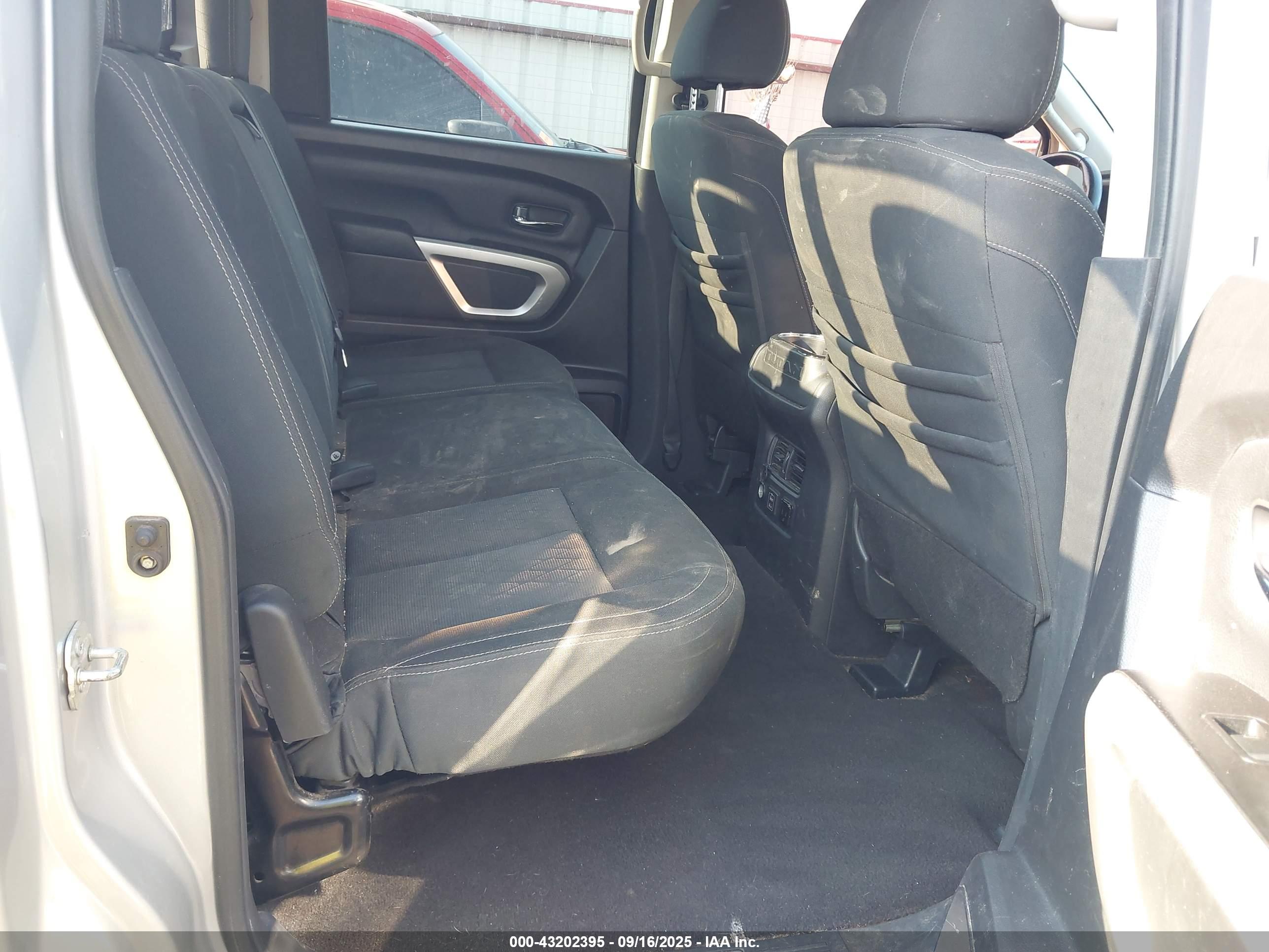 NISSAN TITAN image 8