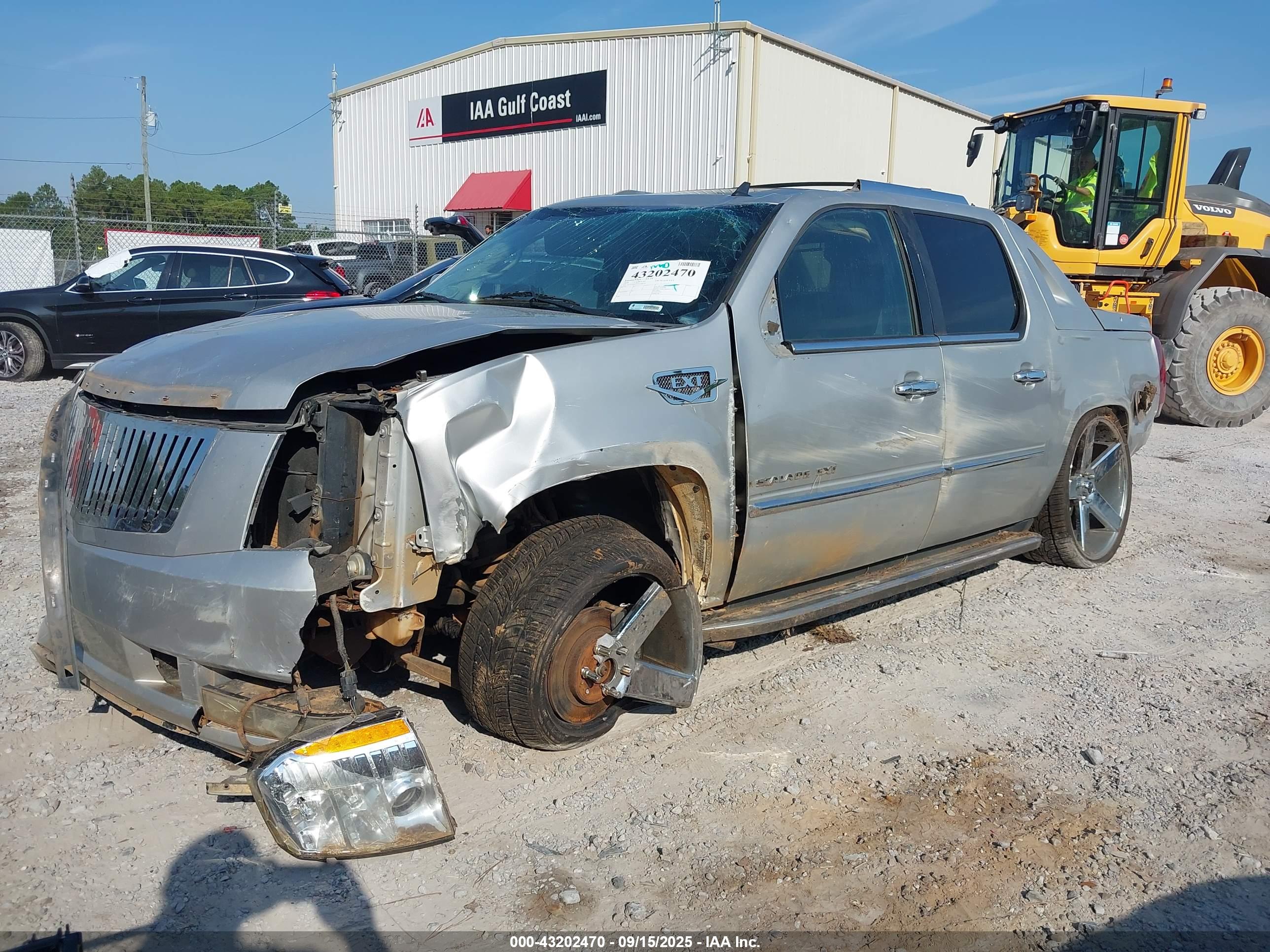 CADILLAC ESCALADE image 2