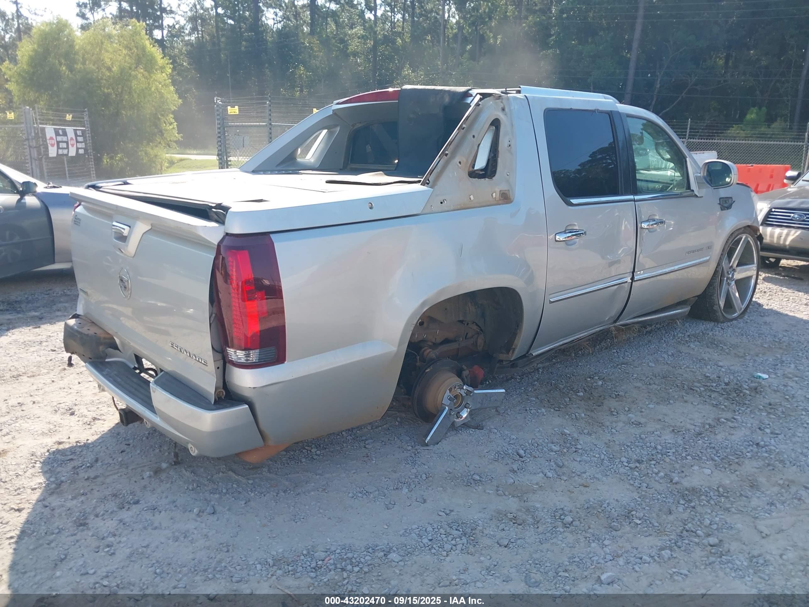 CADILLAC ESCALADE image 4