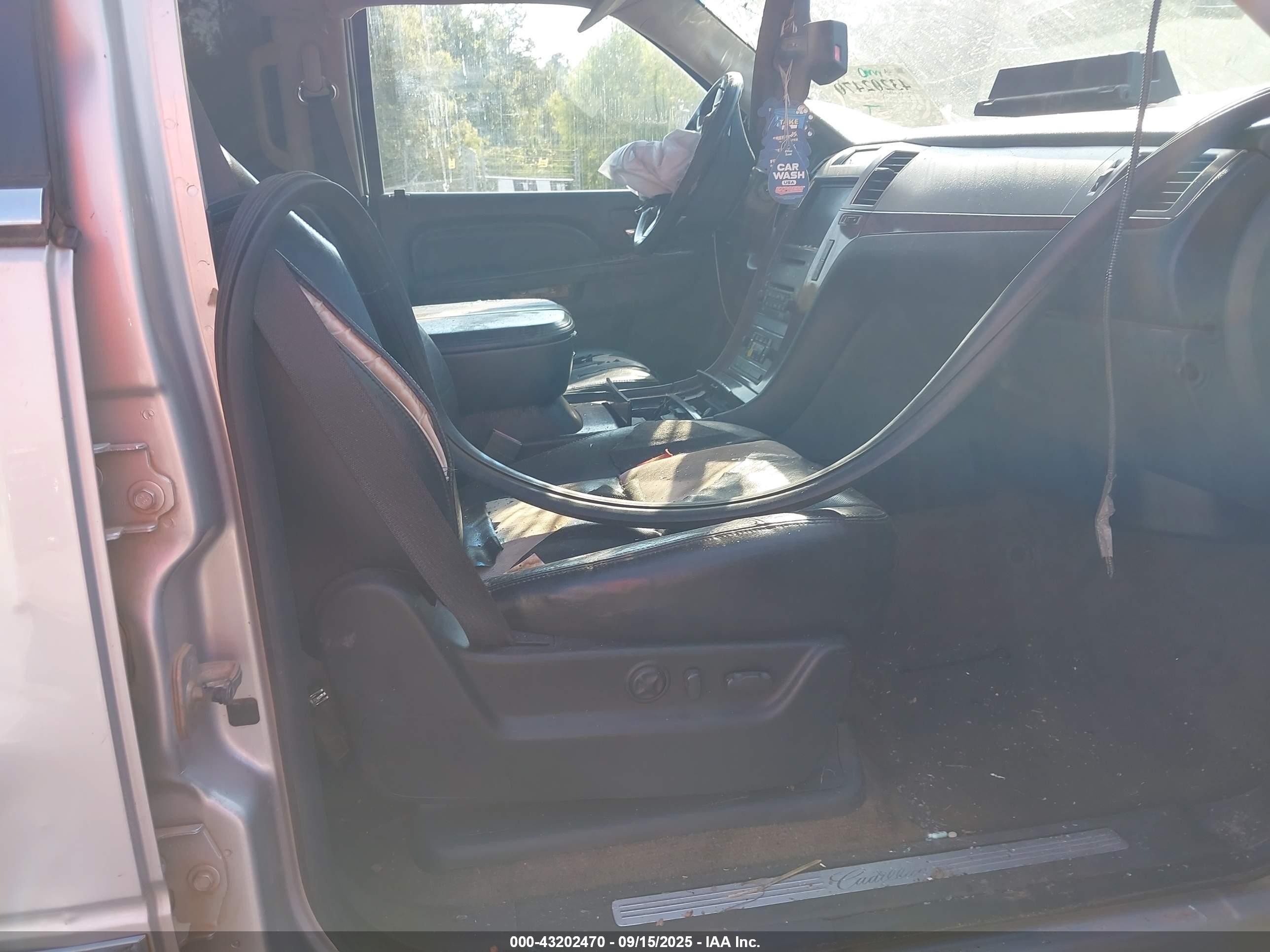 CADILLAC ESCALADE image 5