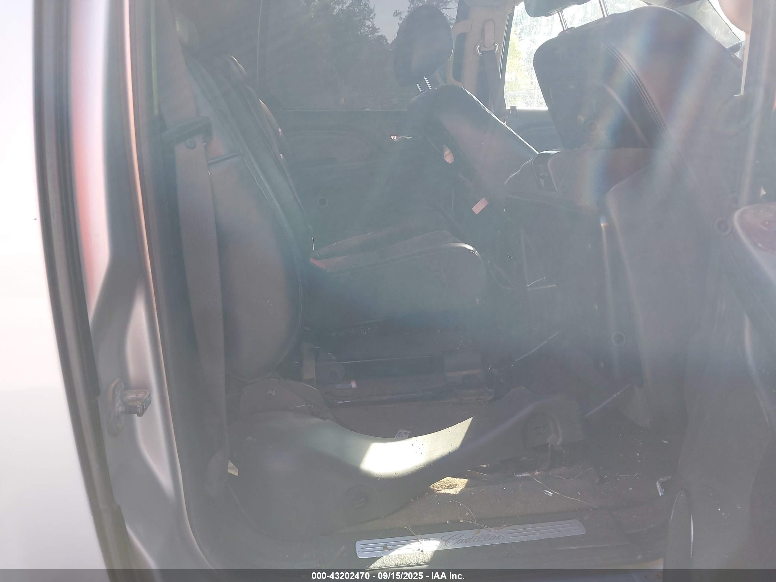 CADILLAC ESCALADE image 8