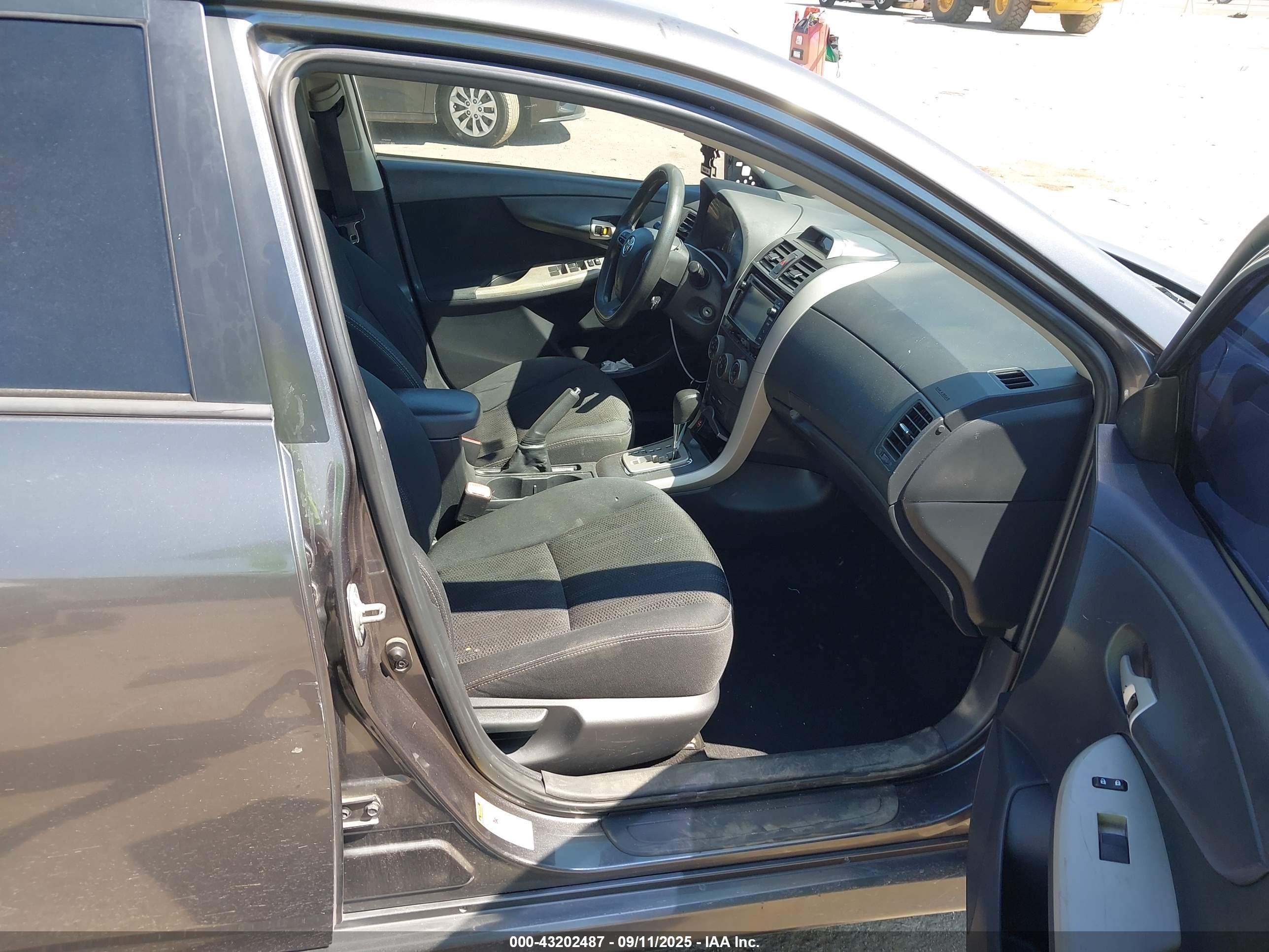TOYOTA COROLLA image 5