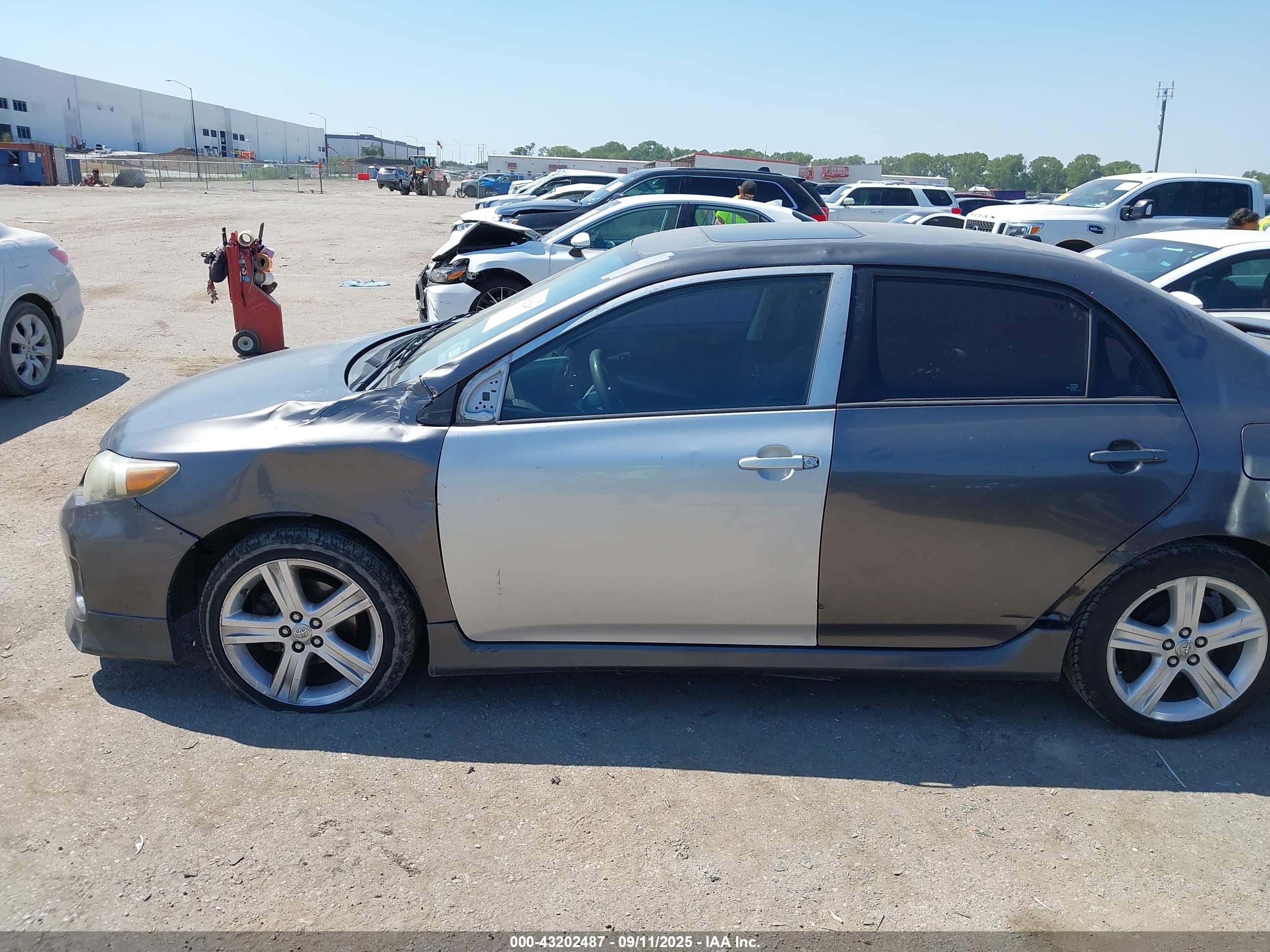 TOYOTA COROLLA image 6