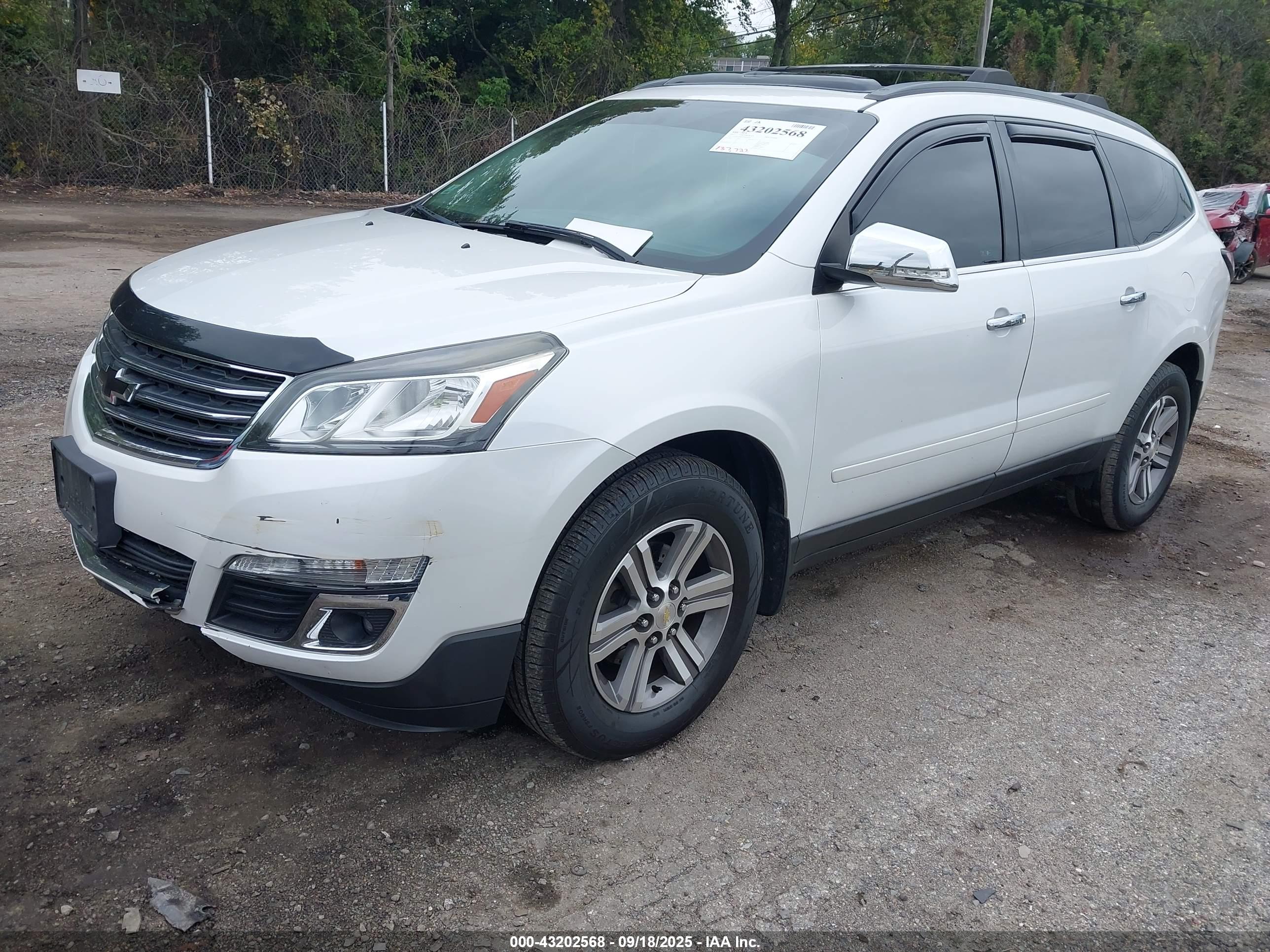 CHEVROLET TRAVERSE image 2