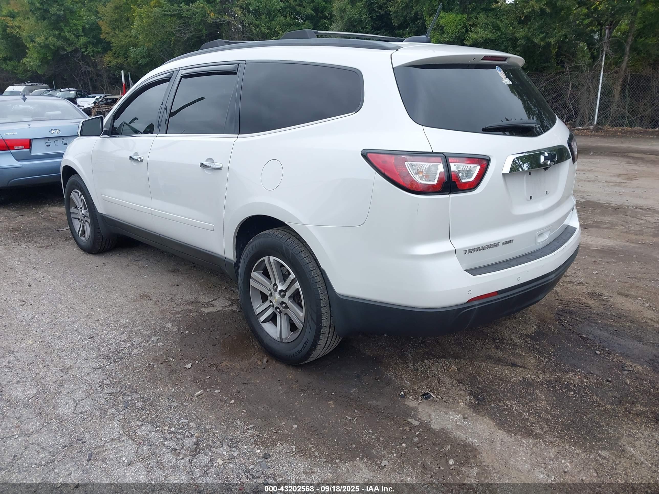 CHEVROLET TRAVERSE image 3
