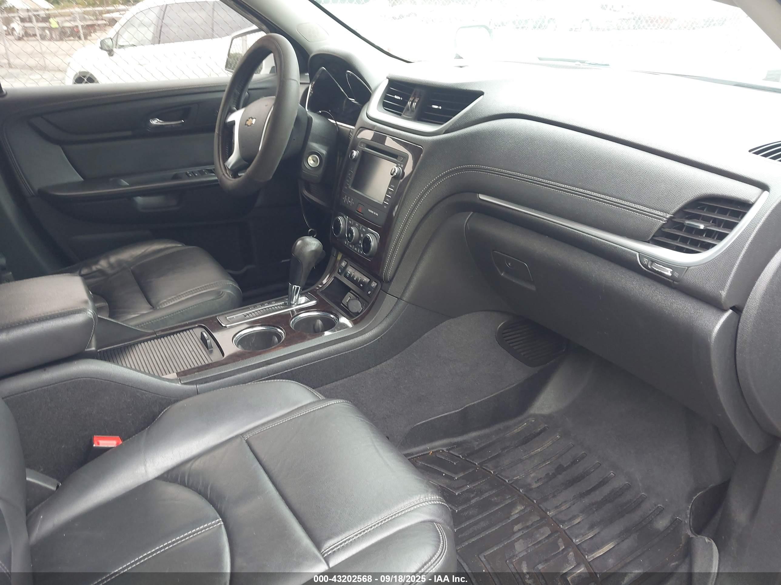 CHEVROLET TRAVERSE image 5