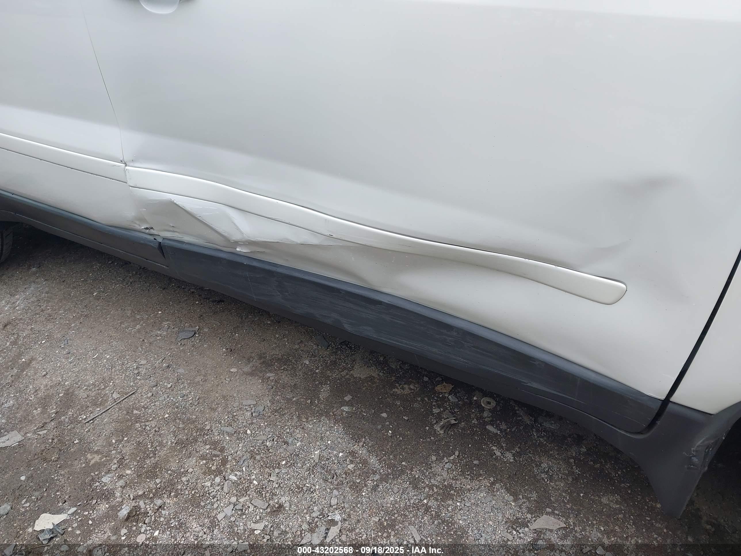 CHEVROLET TRAVERSE image 6