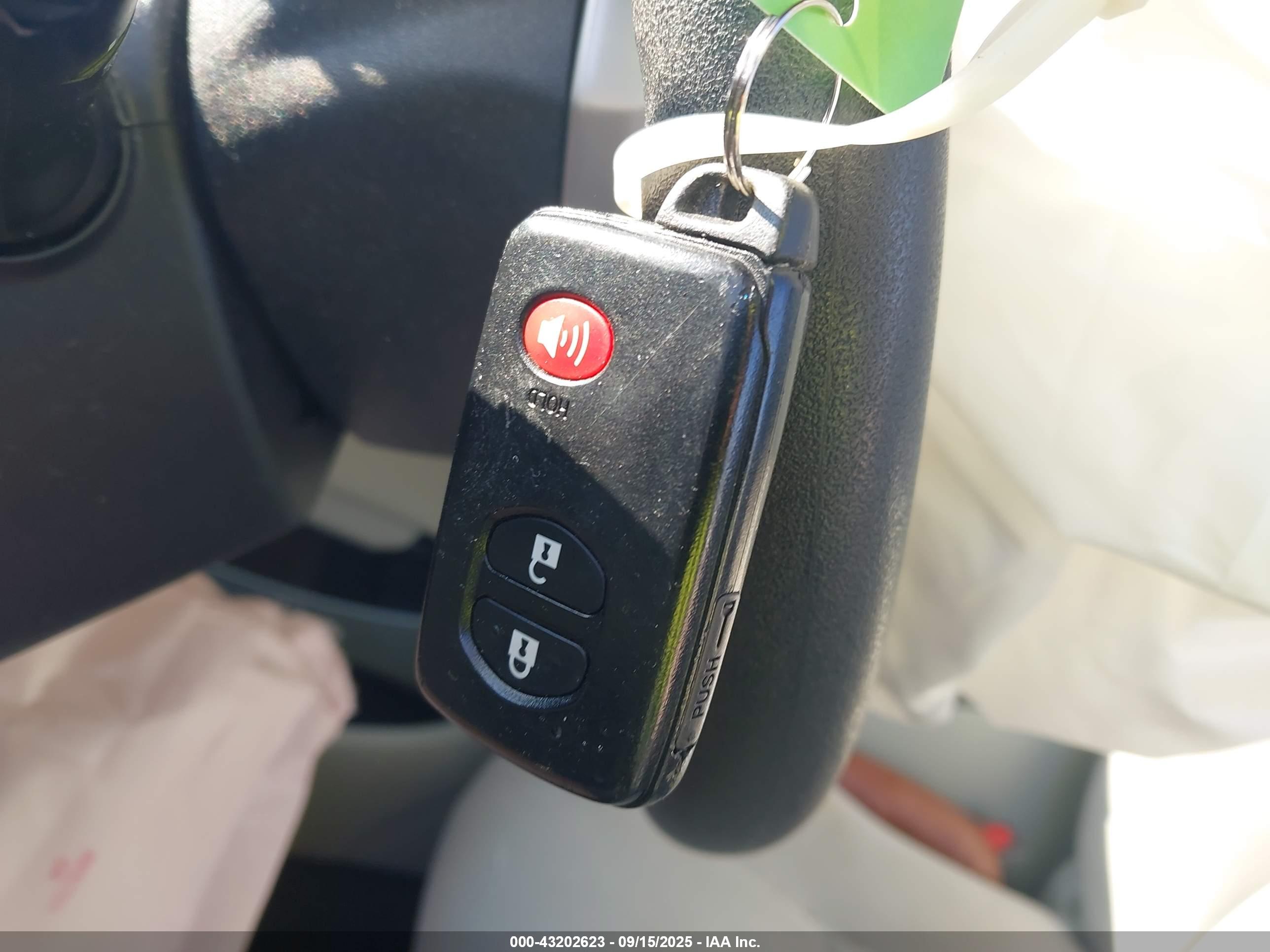 TOYOTA PRIUS image 11