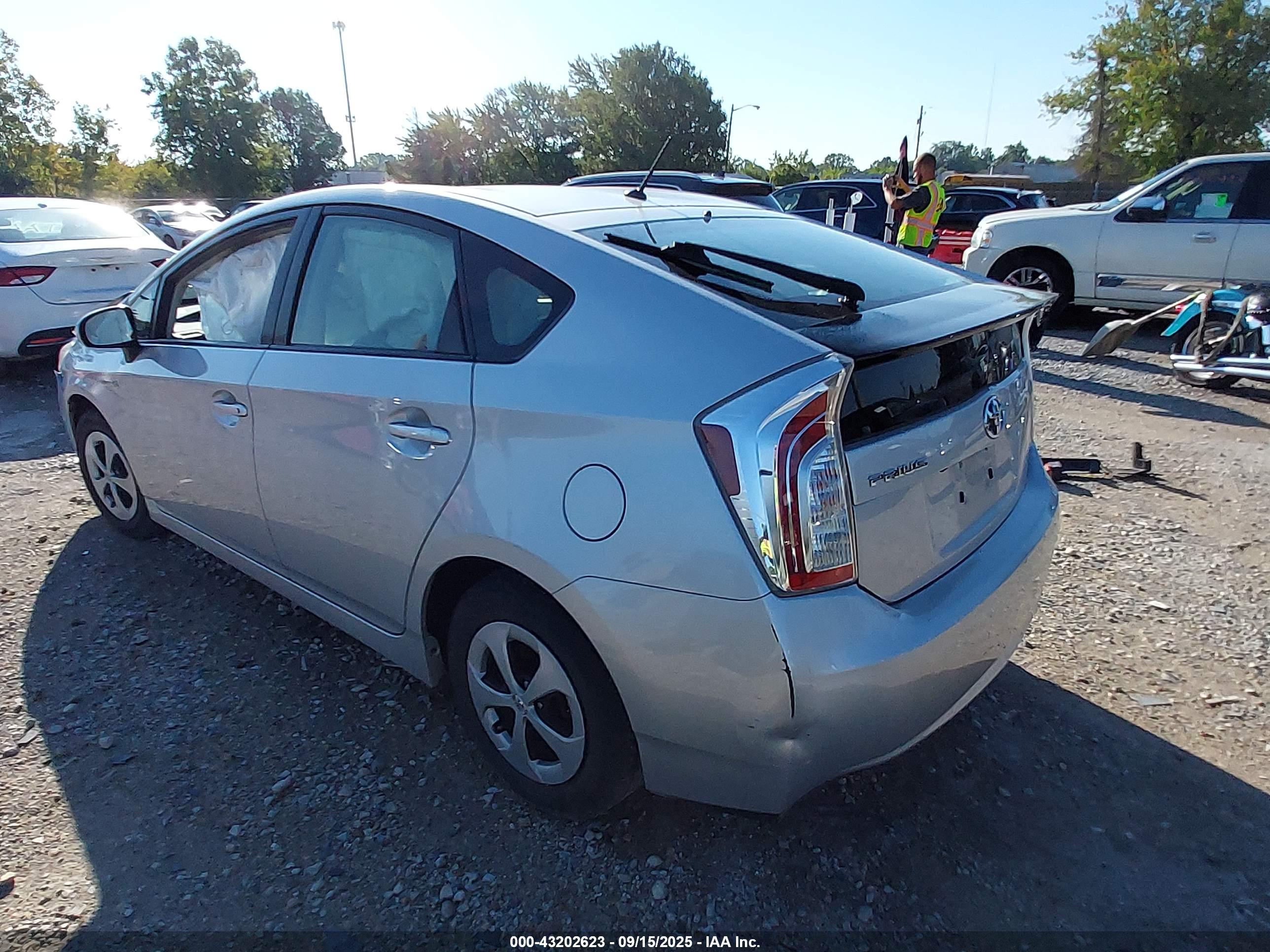 TOYOTA PRIUS image 3