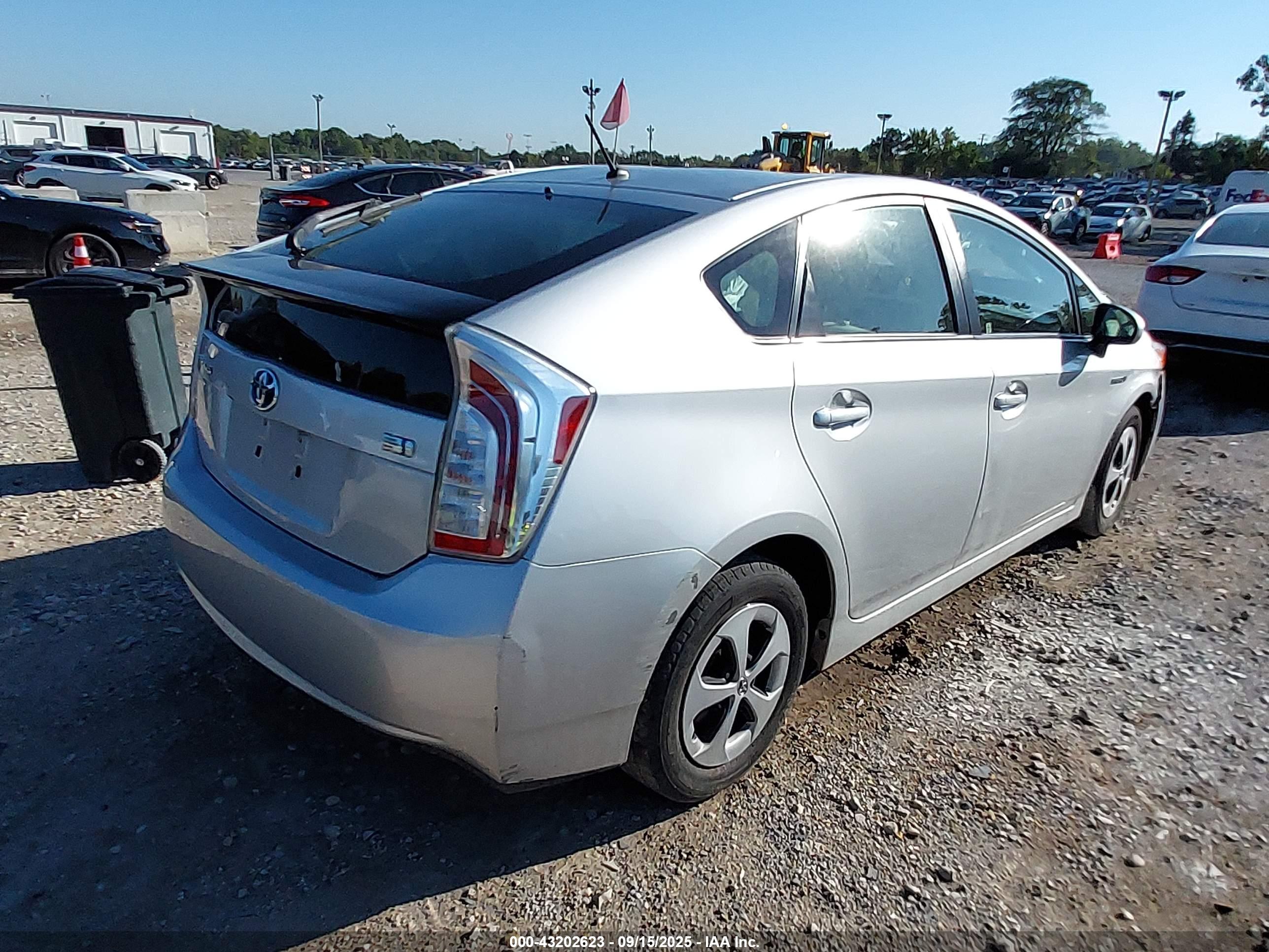 TOYOTA PRIUS image 4