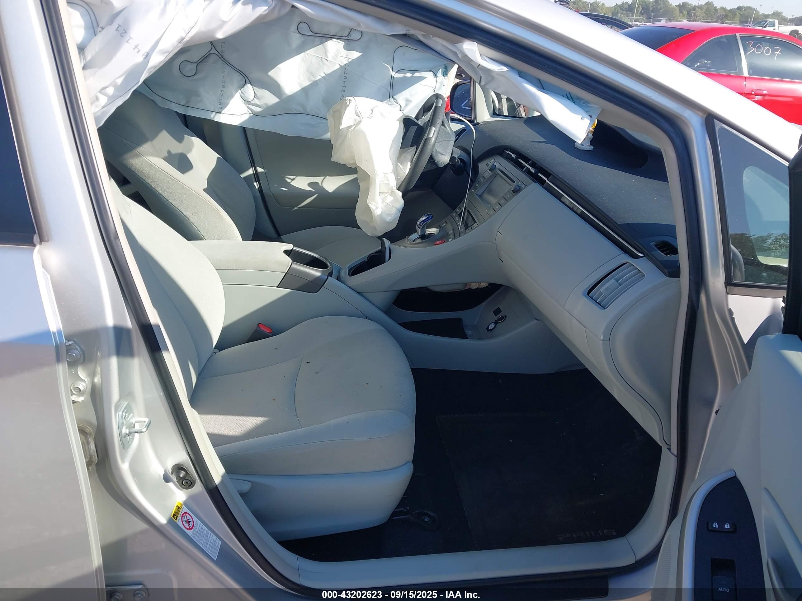TOYOTA PRIUS image 5