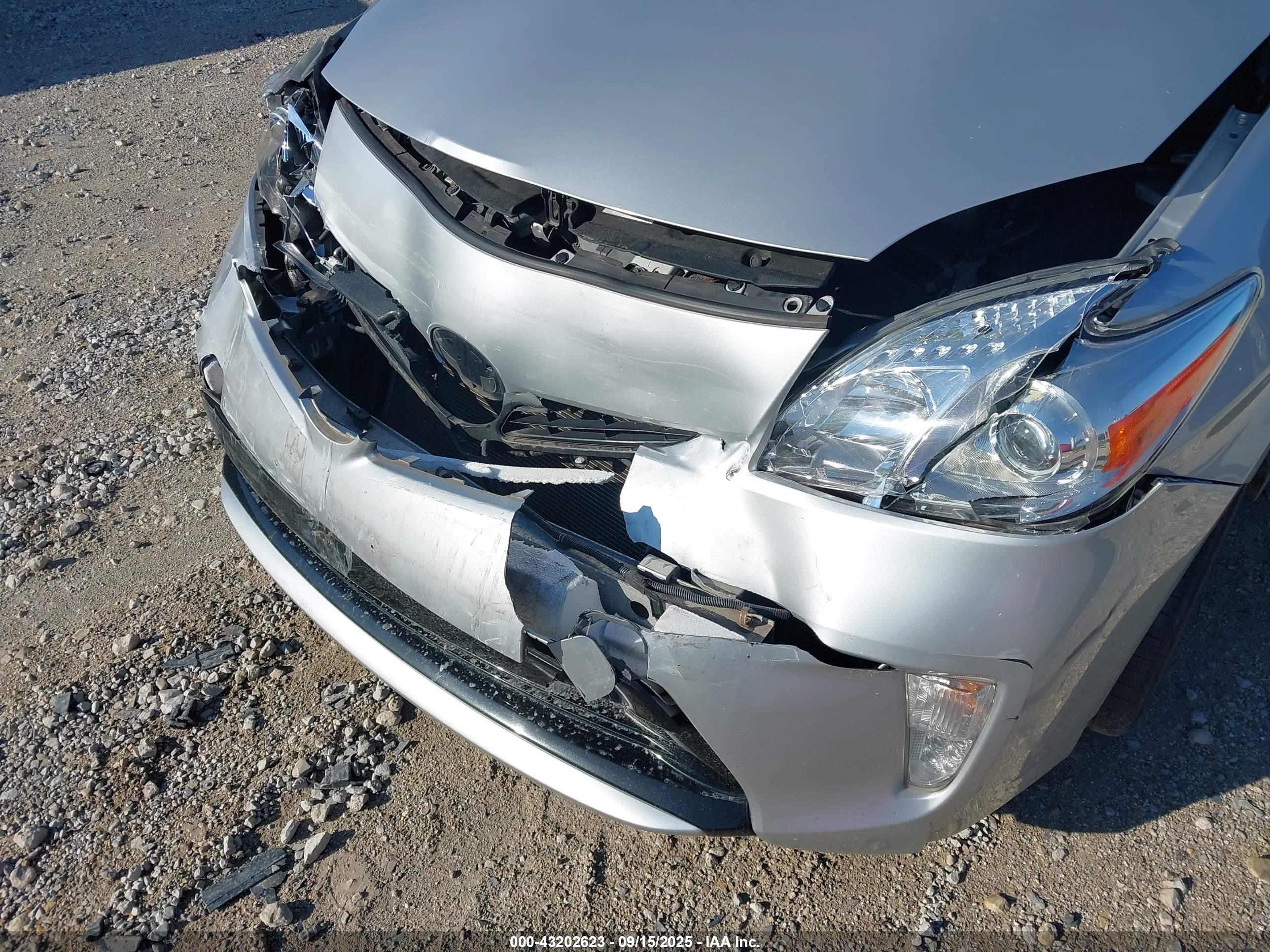 TOYOTA PRIUS image 6