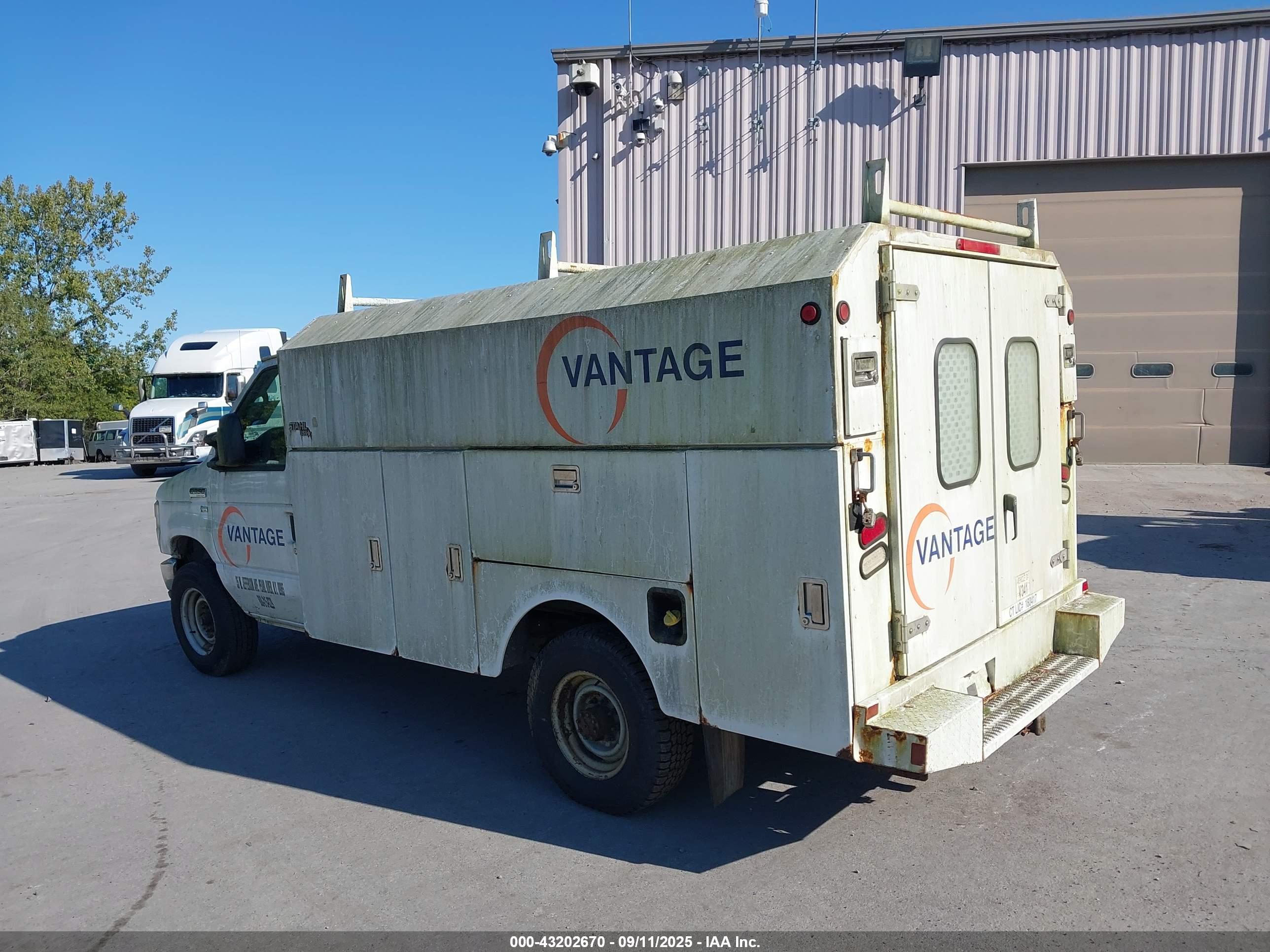 FORD E-350 image 3