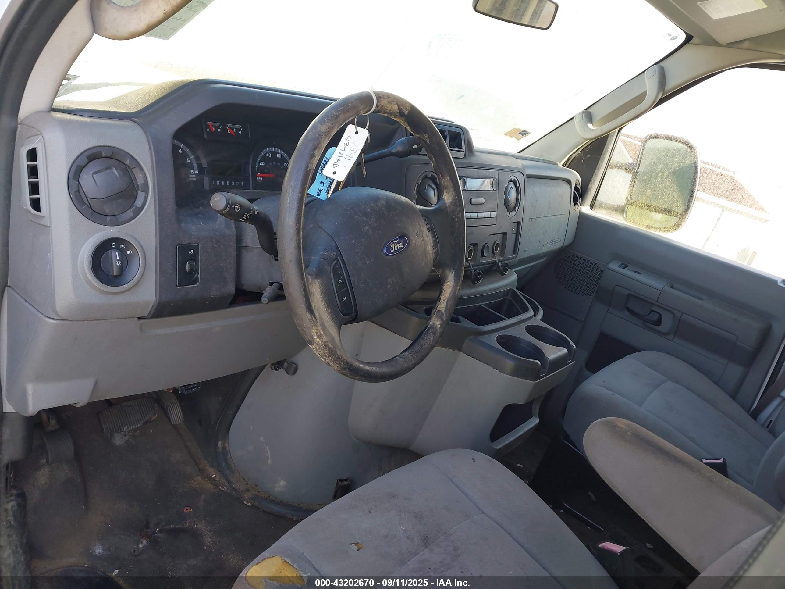 FORD E-350 image 8