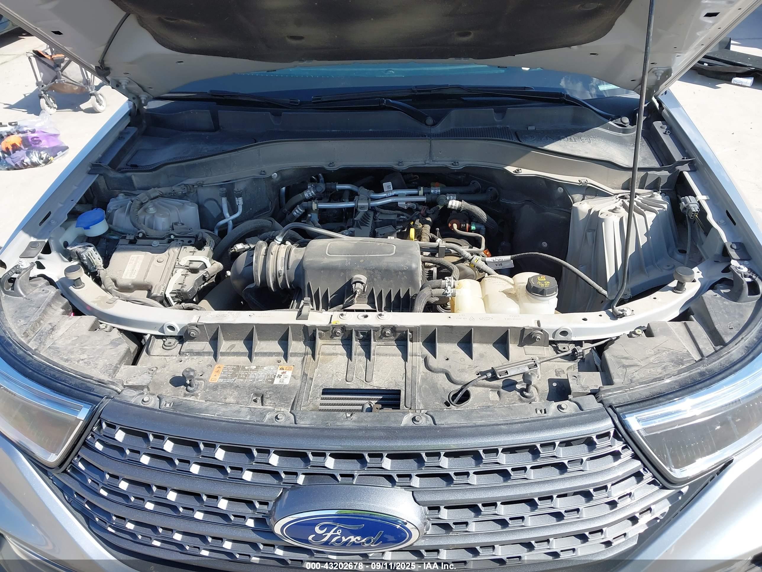 FORD EXPLORER image 10