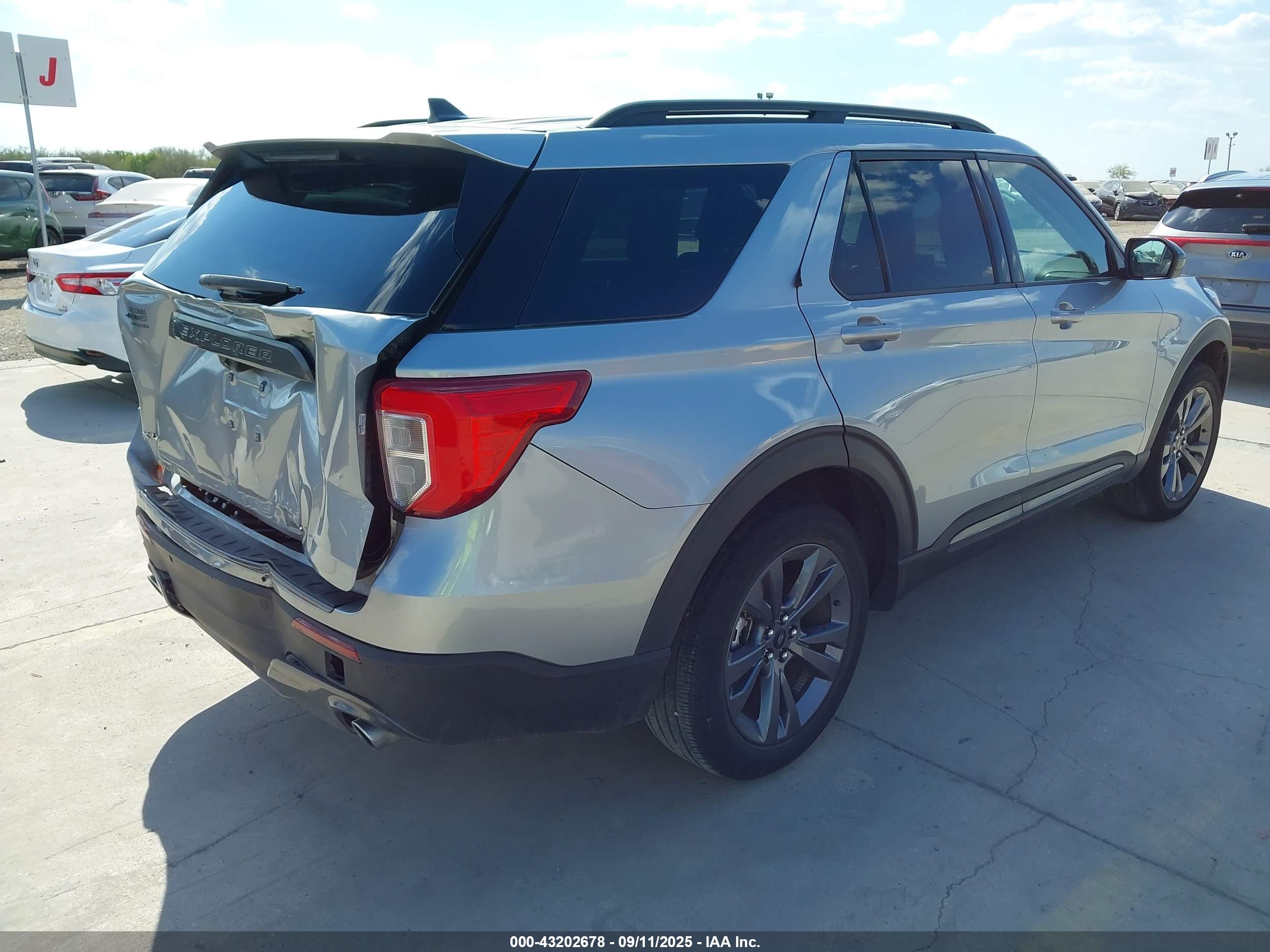 FORD EXPLORER image 4