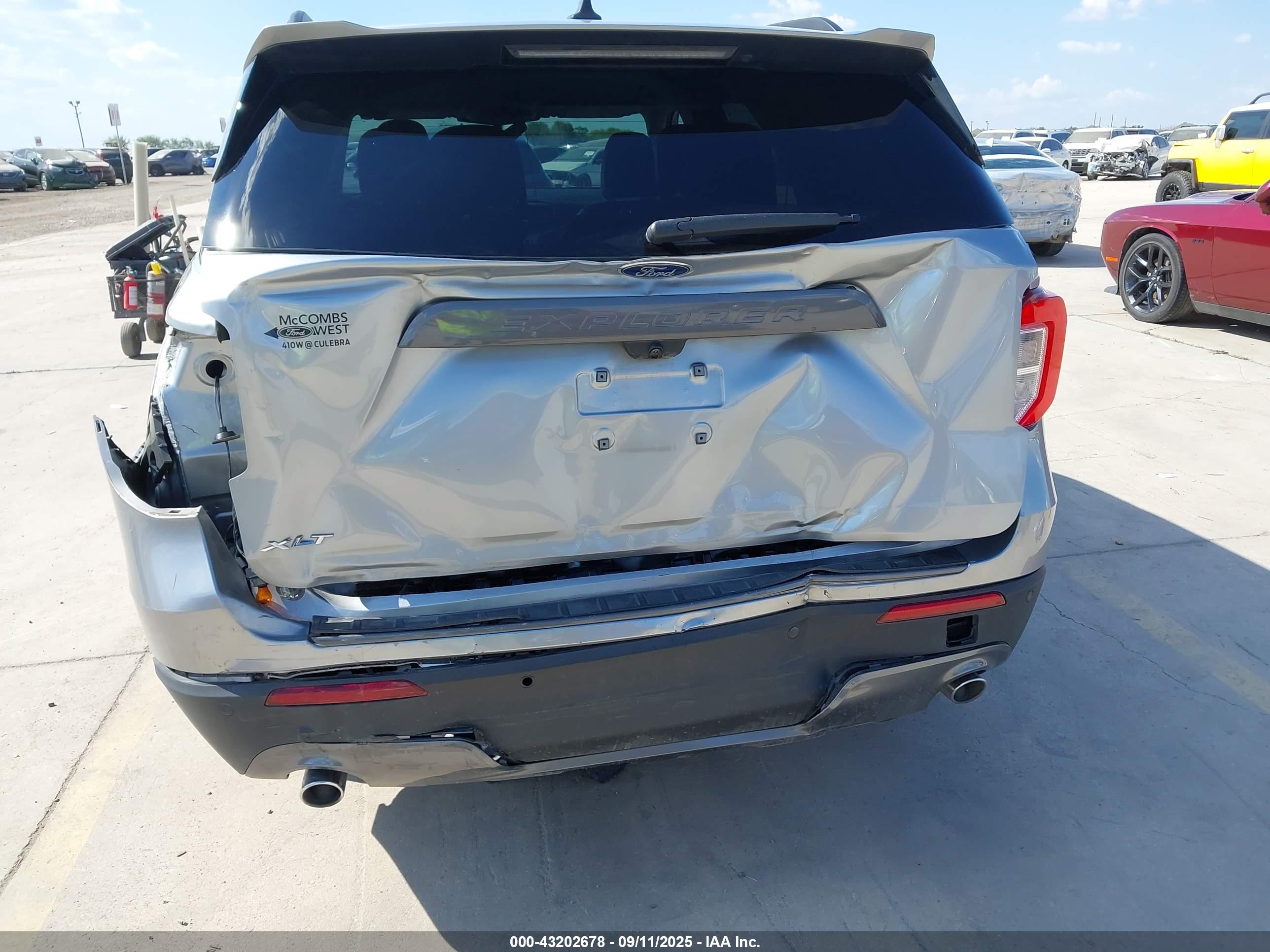 FORD EXPLORER image 6