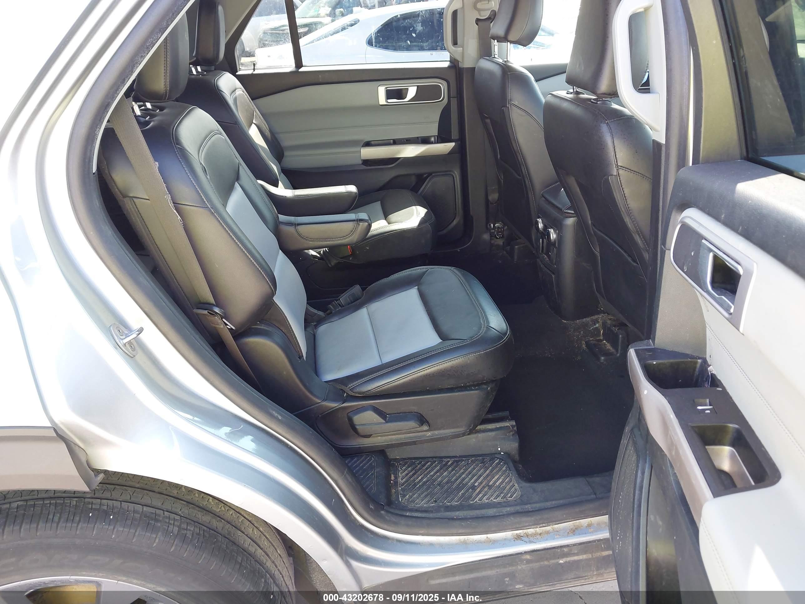 FORD EXPLORER image 8