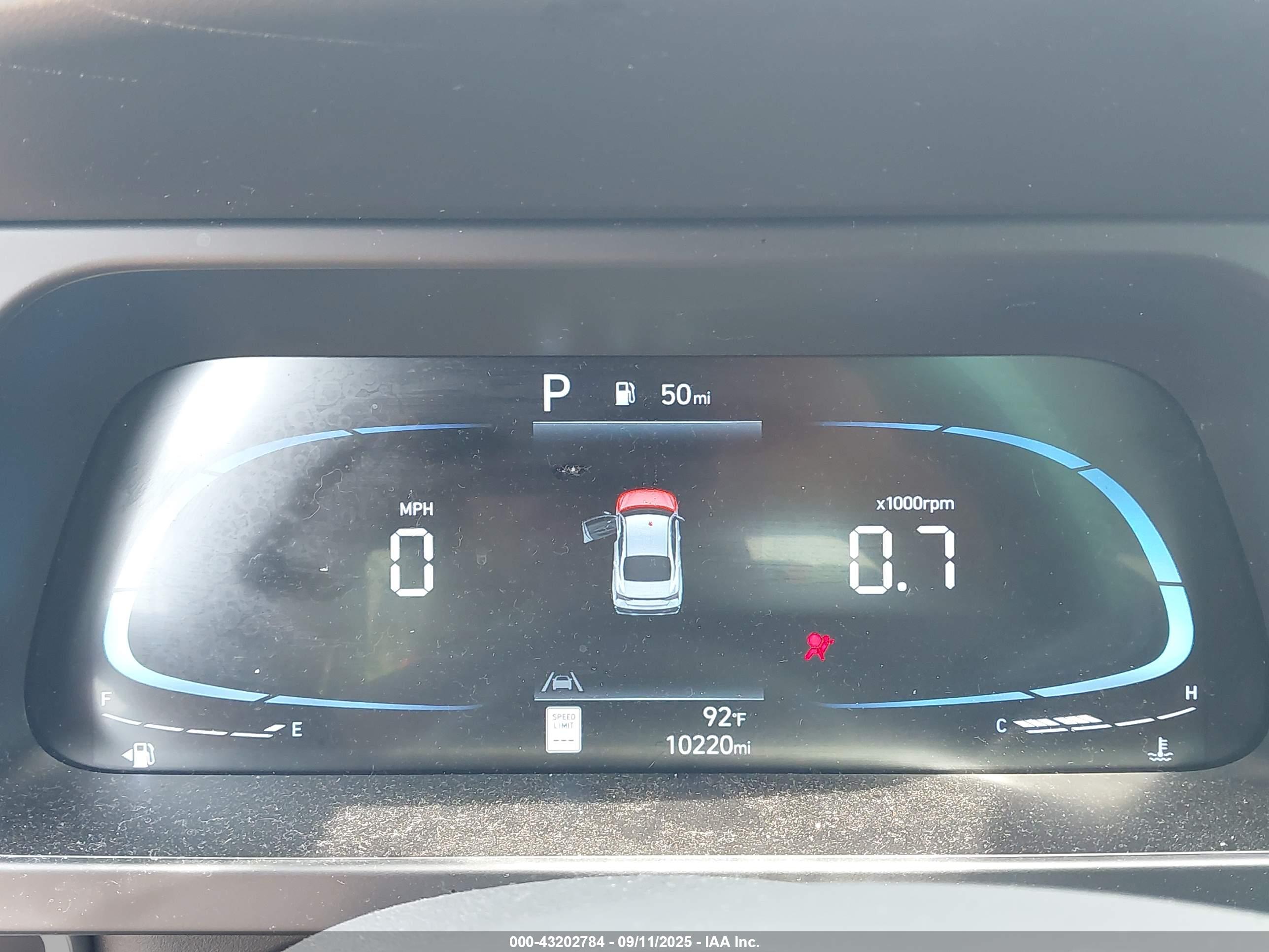 HYUNDAI ELANTRA image 7