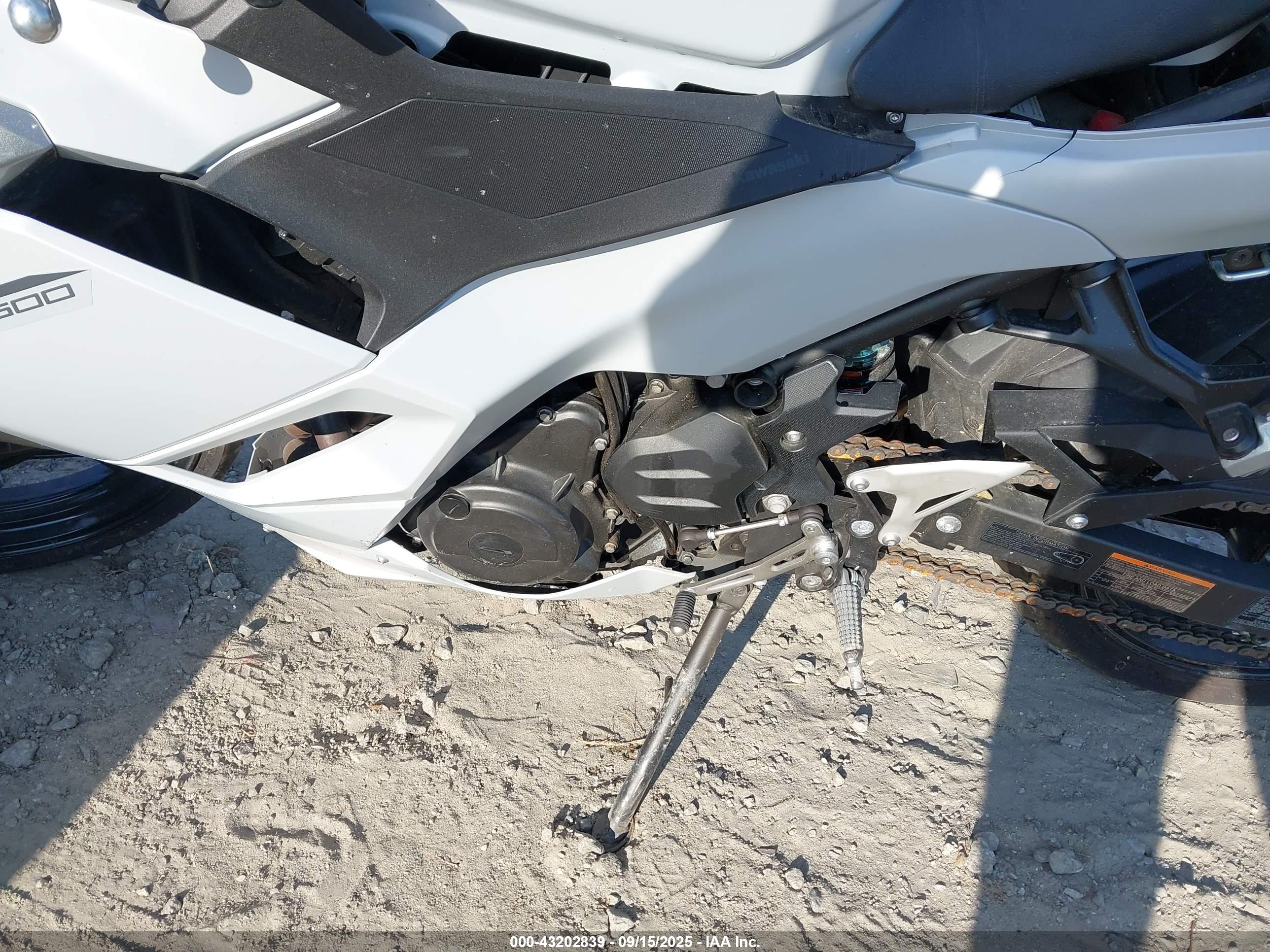KAWASAKI EX500 image 9