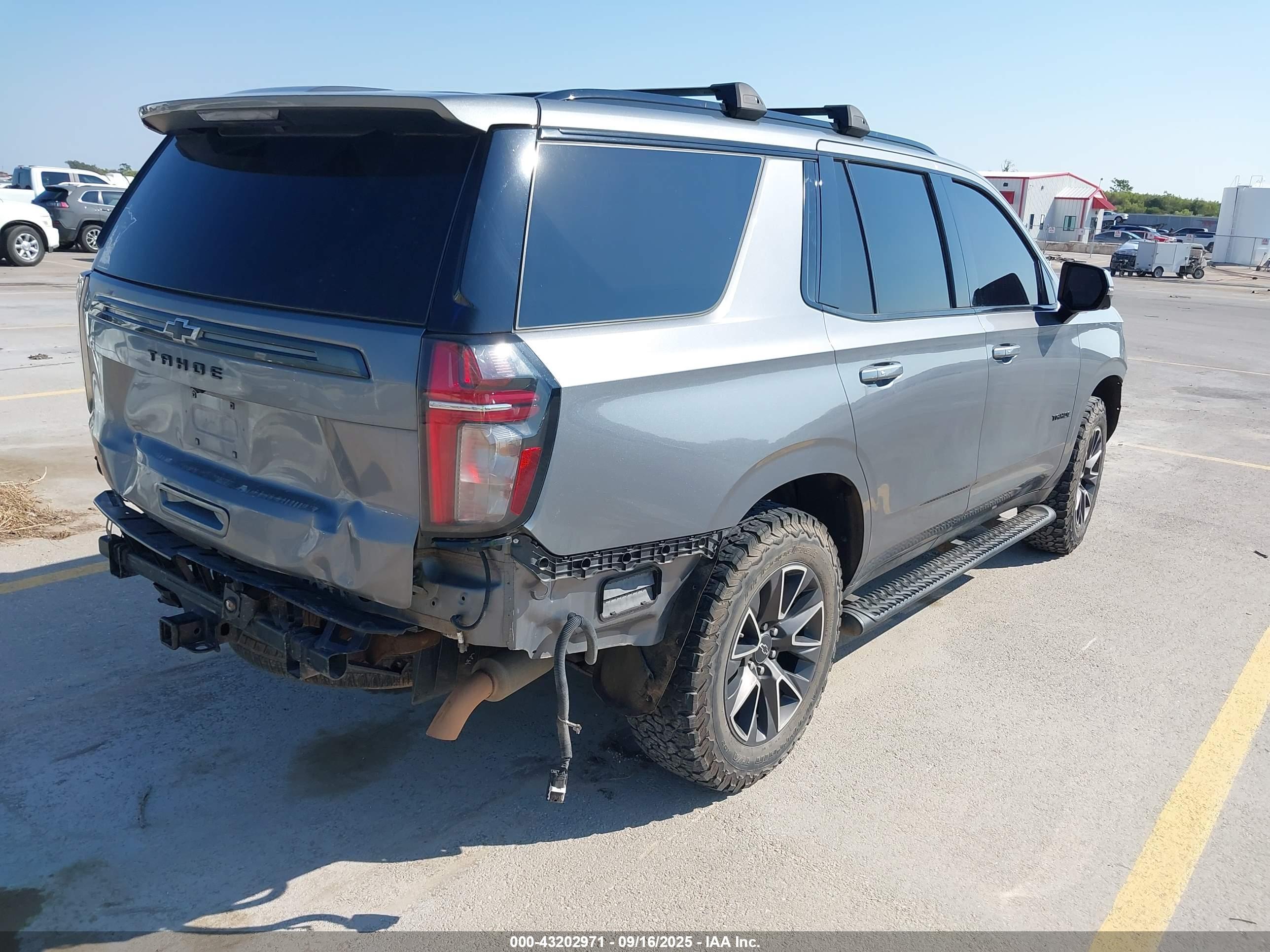 CHEVROLET TAHOE image 4