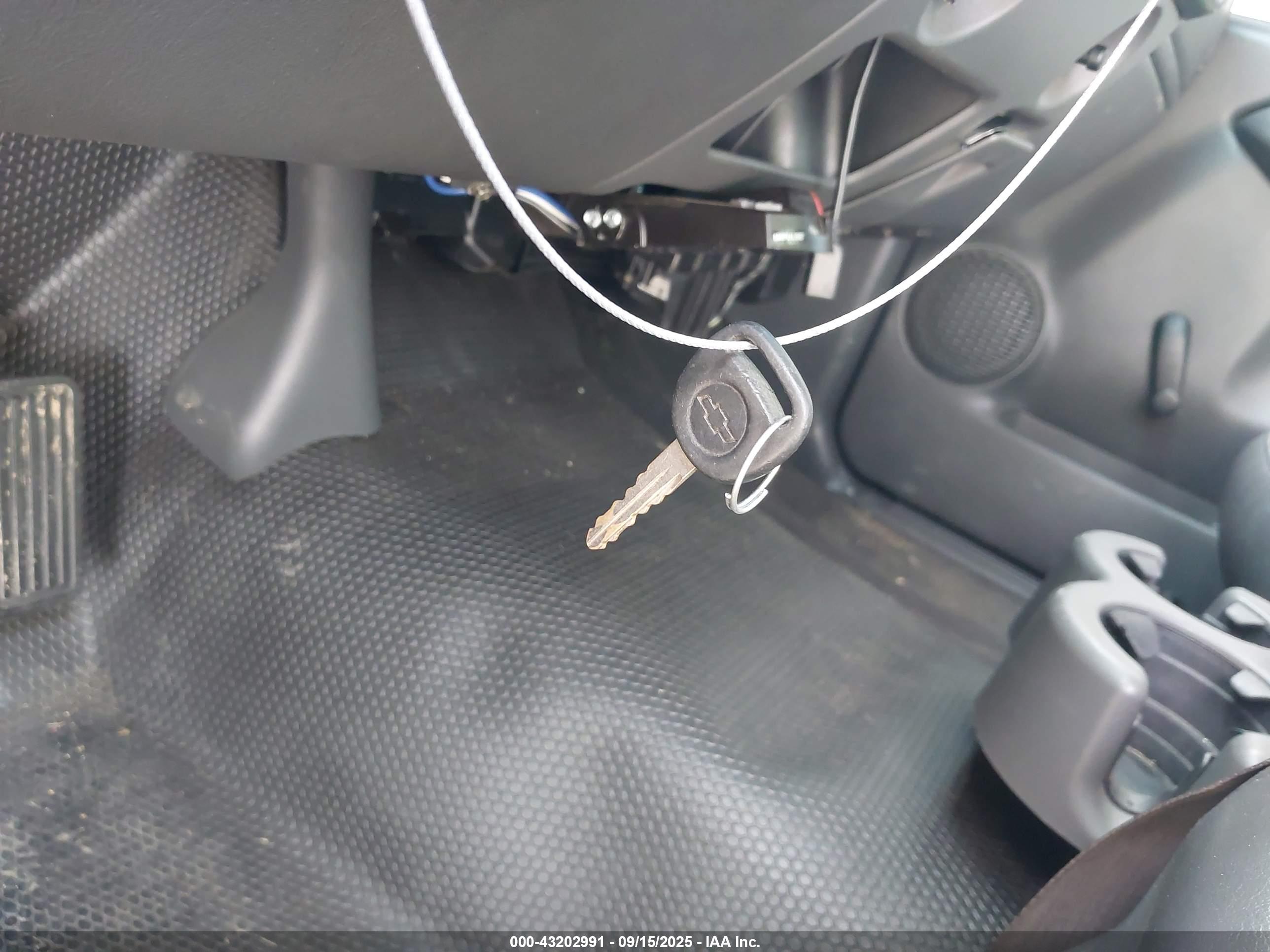 CHEVROLET SILVERADO image 11