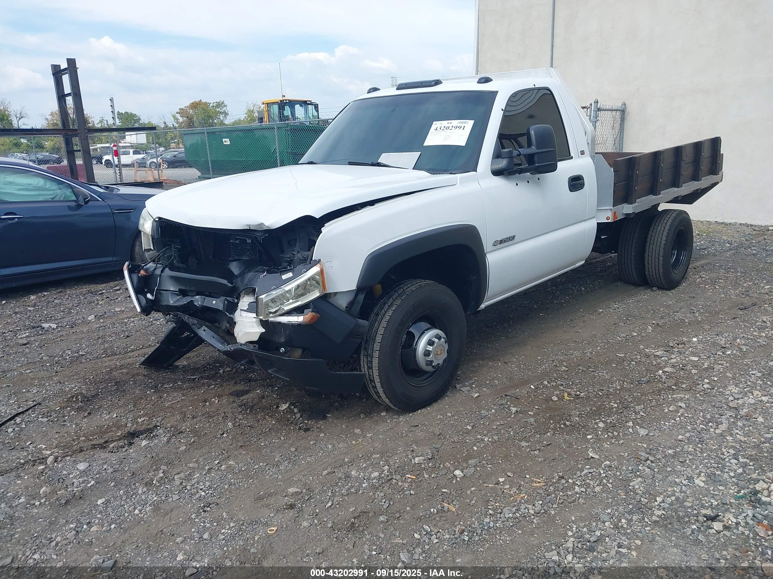 CHEVROLET SILVERADO image 2