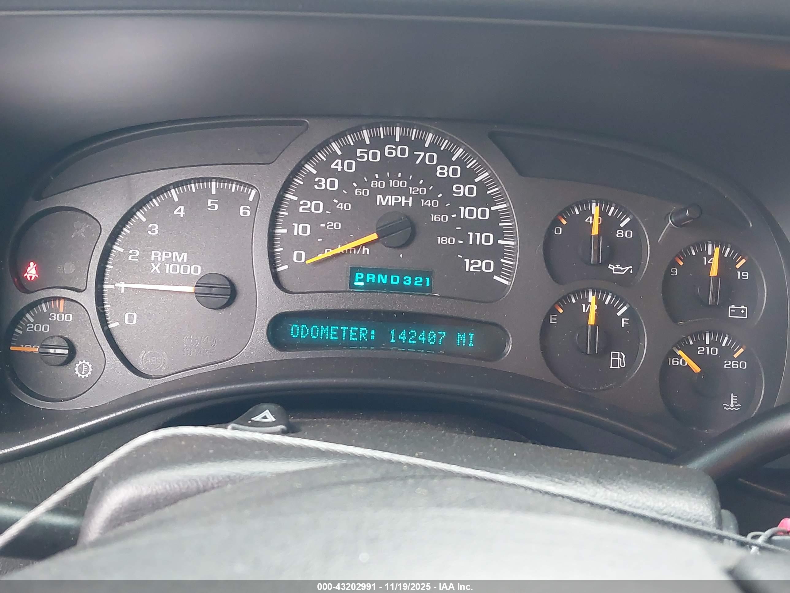CHEVROLET SILVERADO image 6