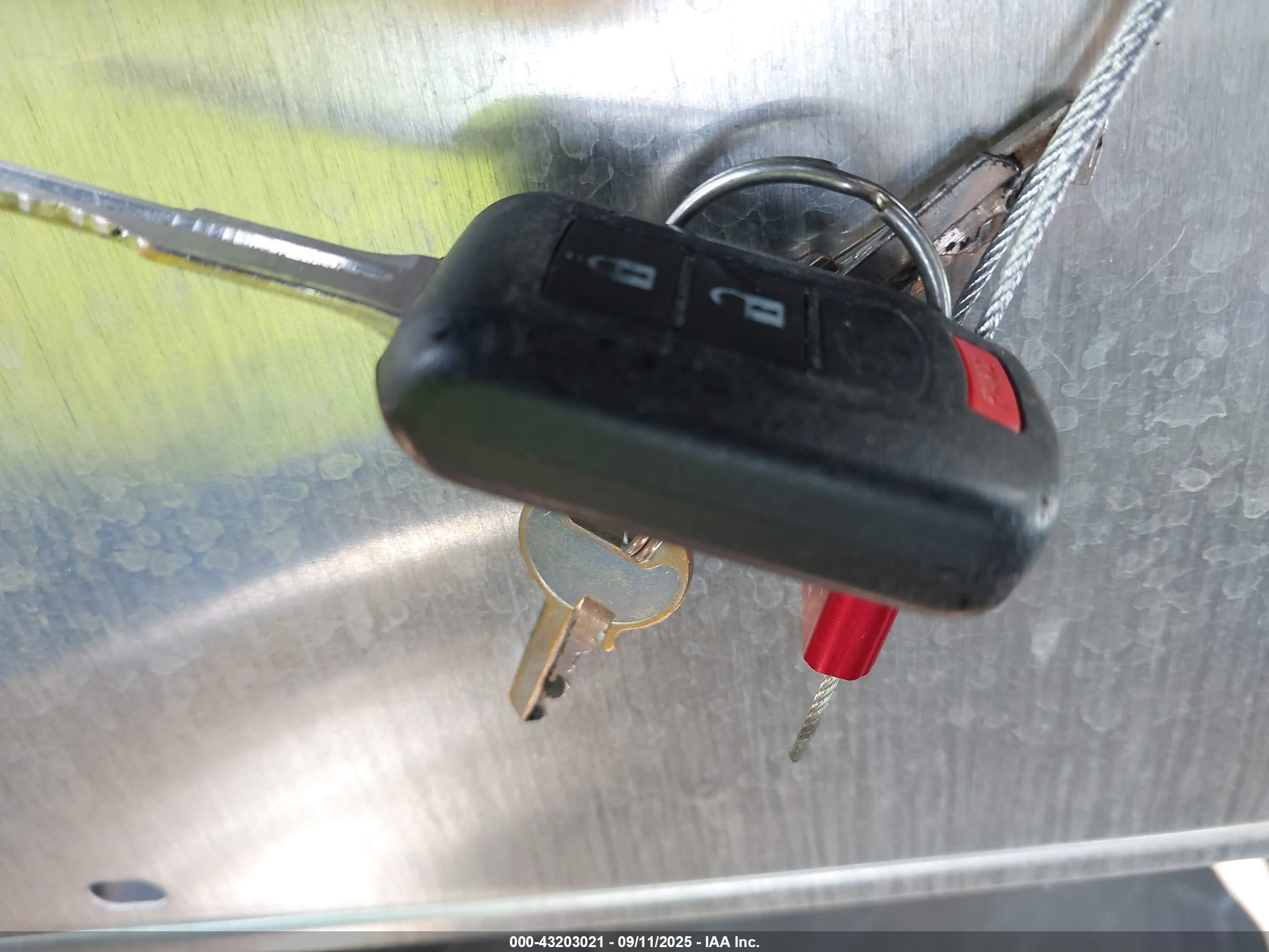 MITSUBISHI OUTLANDER image 11