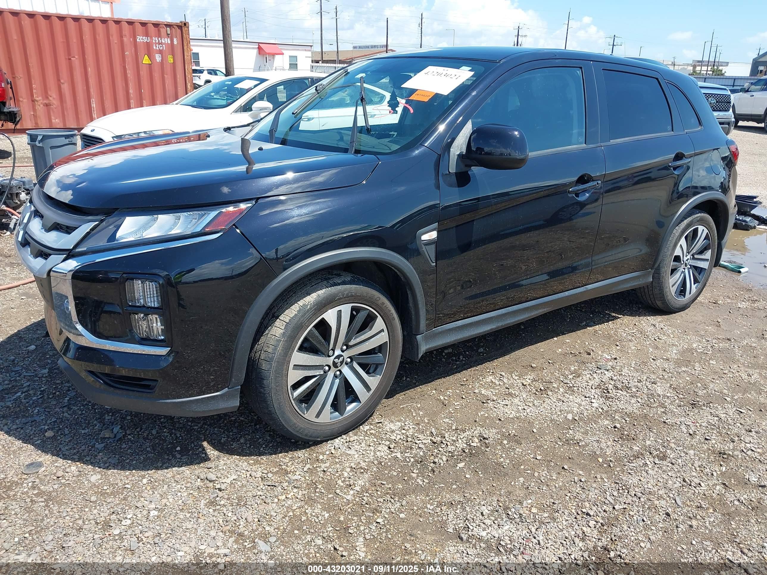MITSUBISHI OUTLANDER image 2