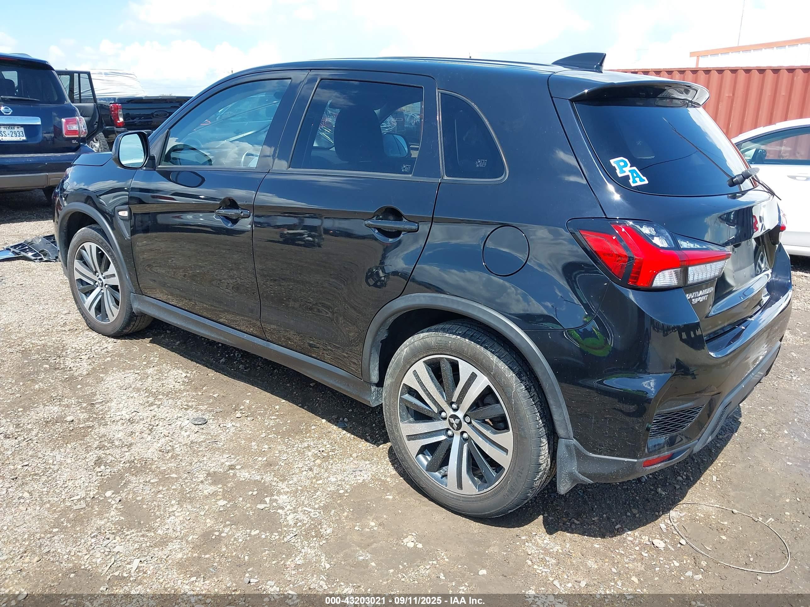 MITSUBISHI OUTLANDER image 3