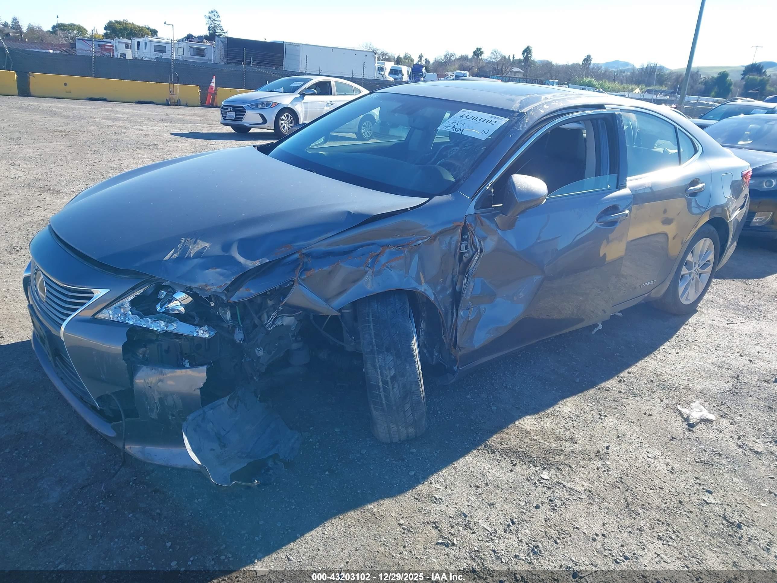 LEXUS ES image 2