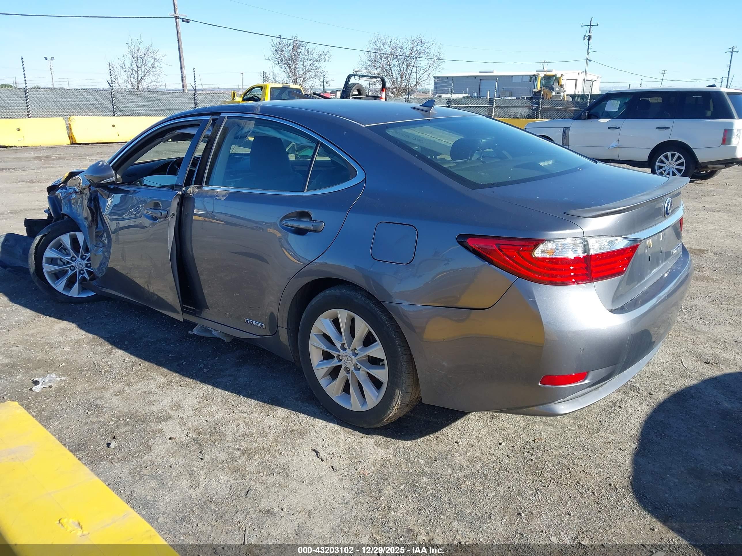 LEXUS ES image 3