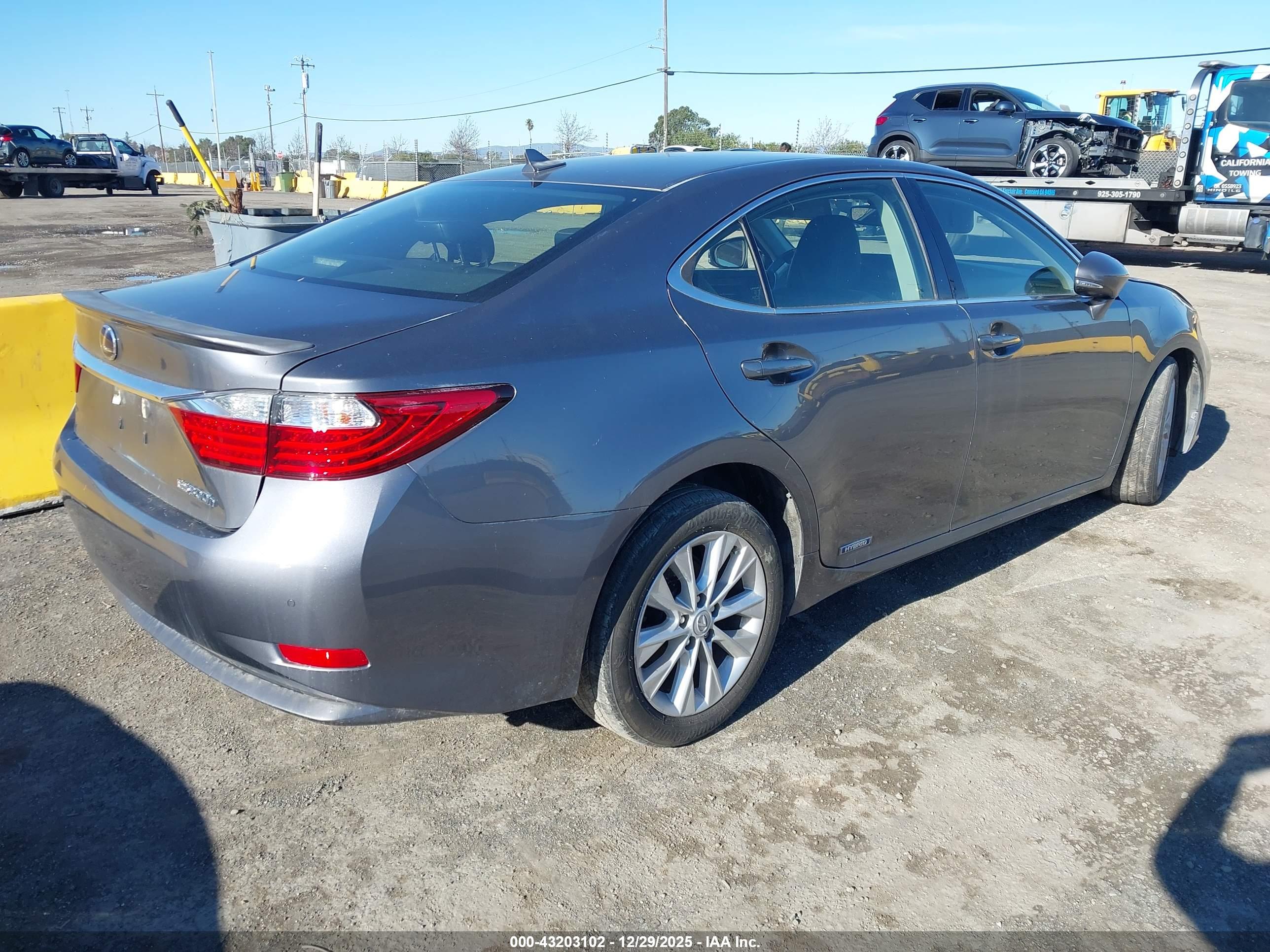 LEXUS ES image 4