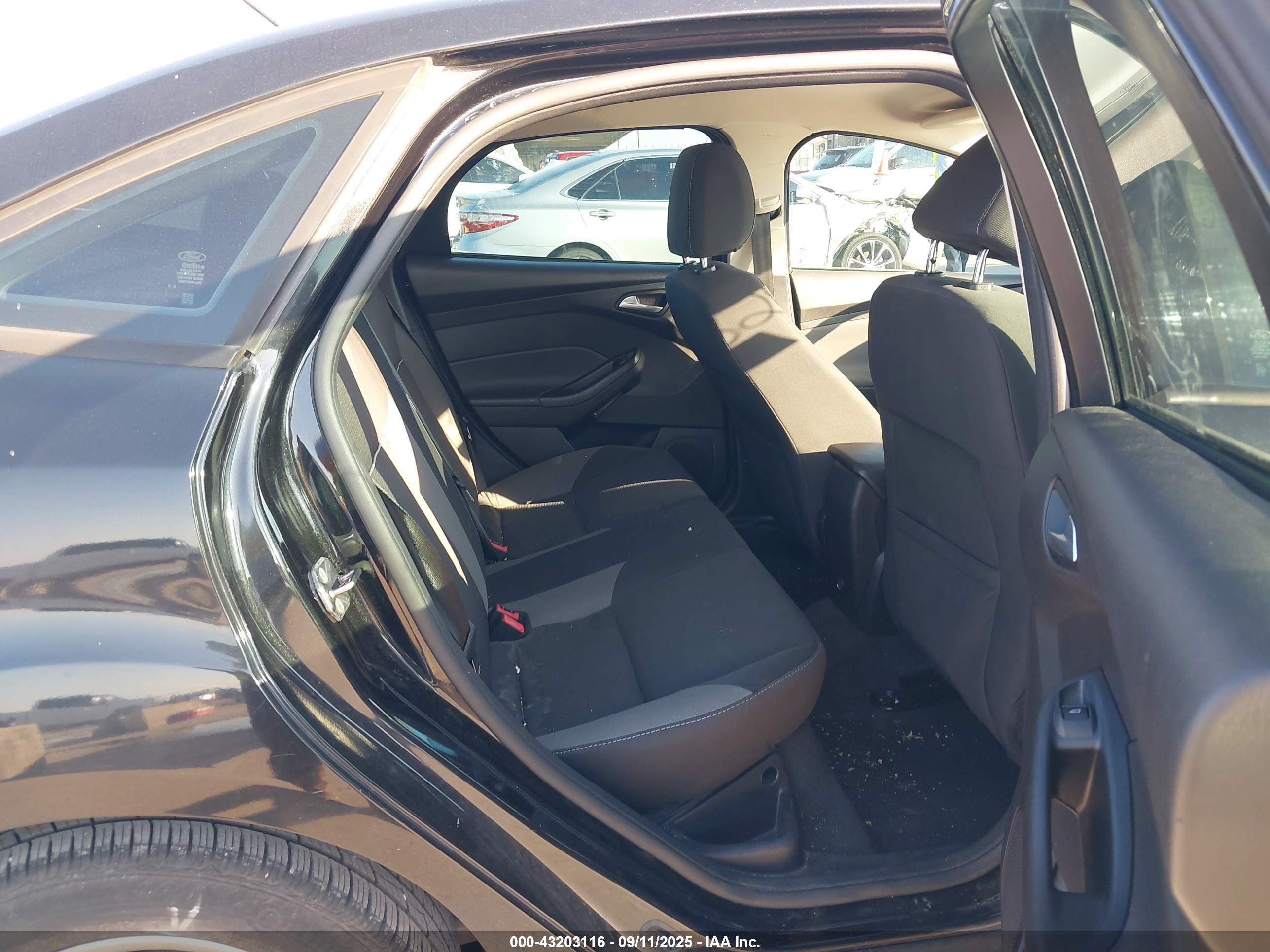 FORD FOCUS image 8
