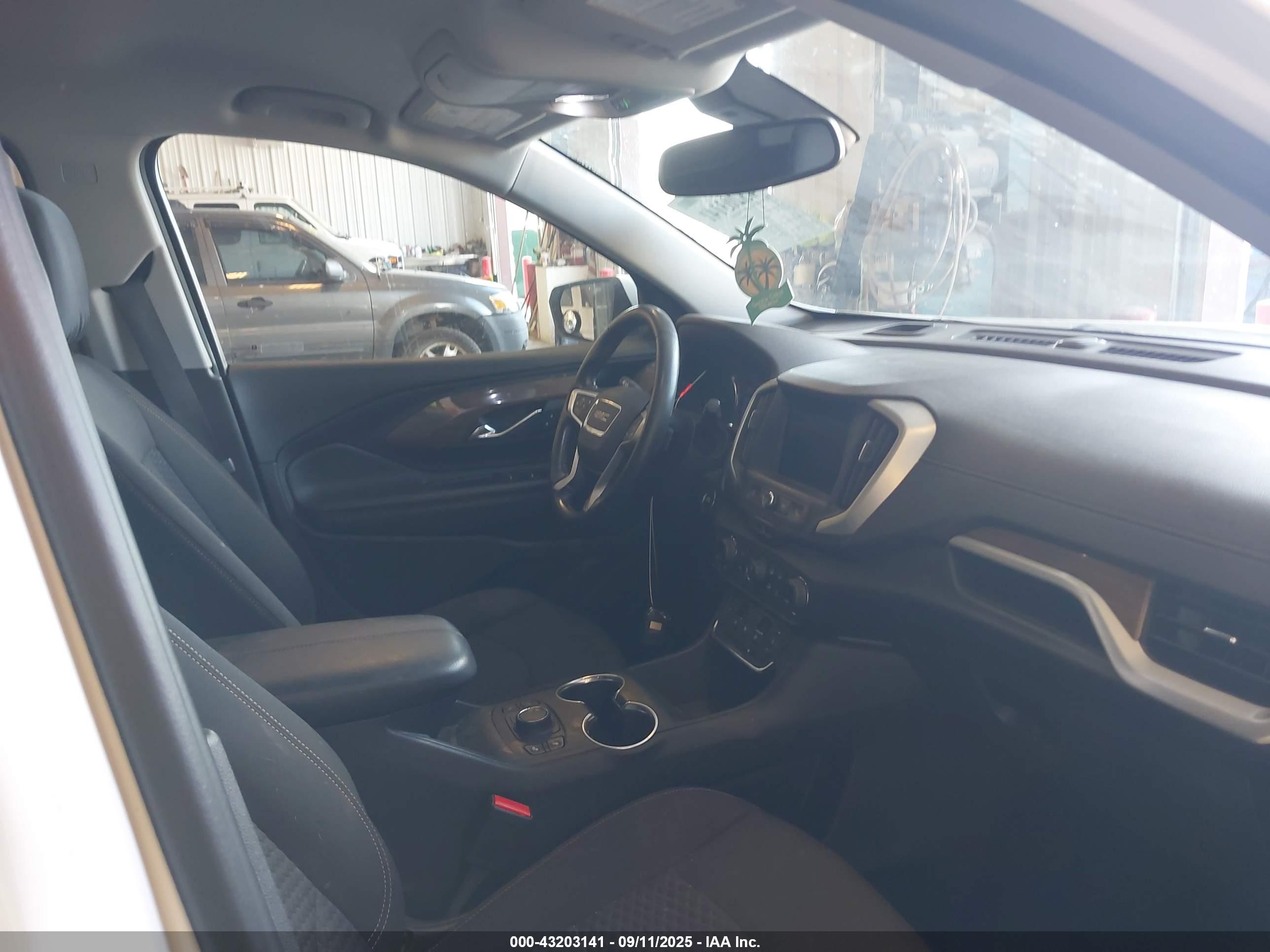 GMC TERRAIN image 5