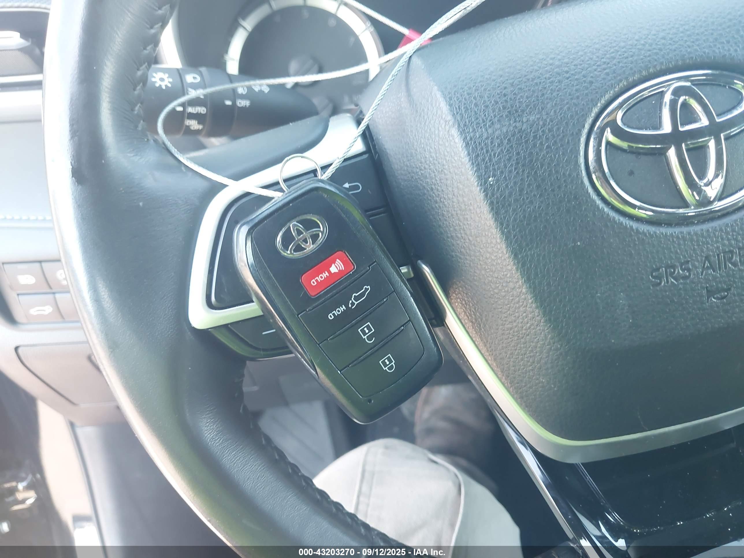 TOYOTA HIGHLANDER image 11