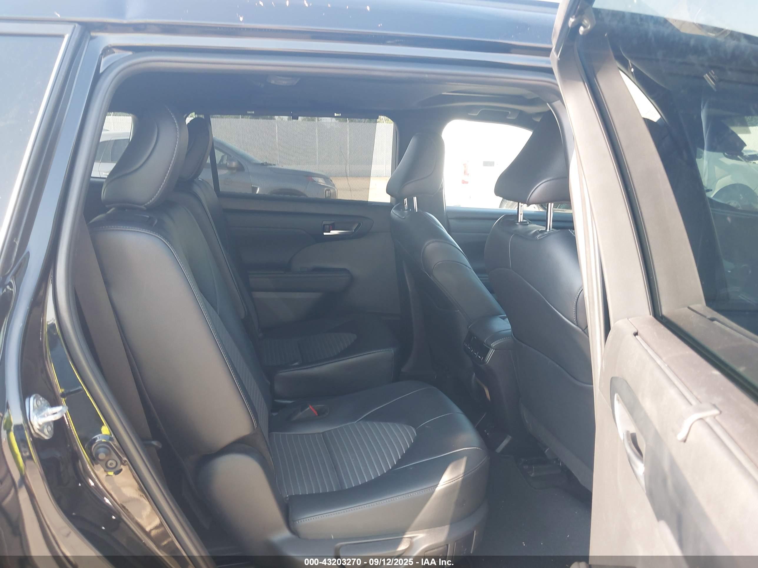 TOYOTA HIGHLANDER image 8