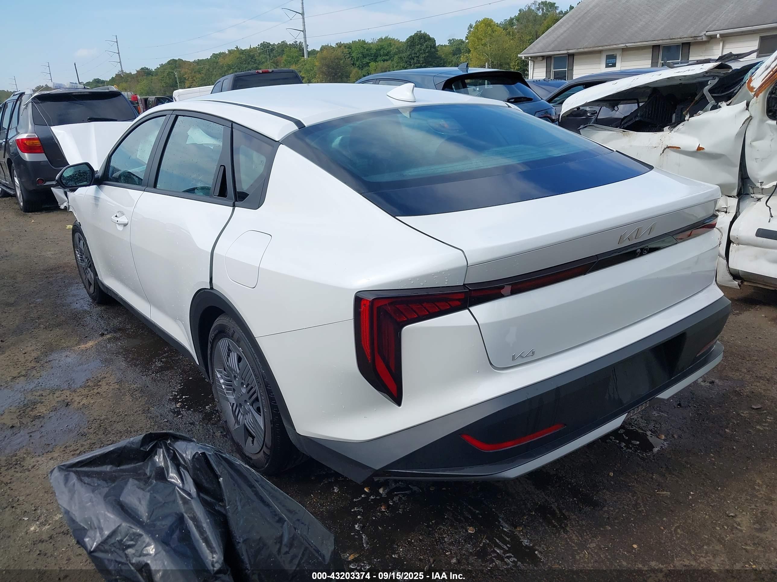 KIA K4 image 3