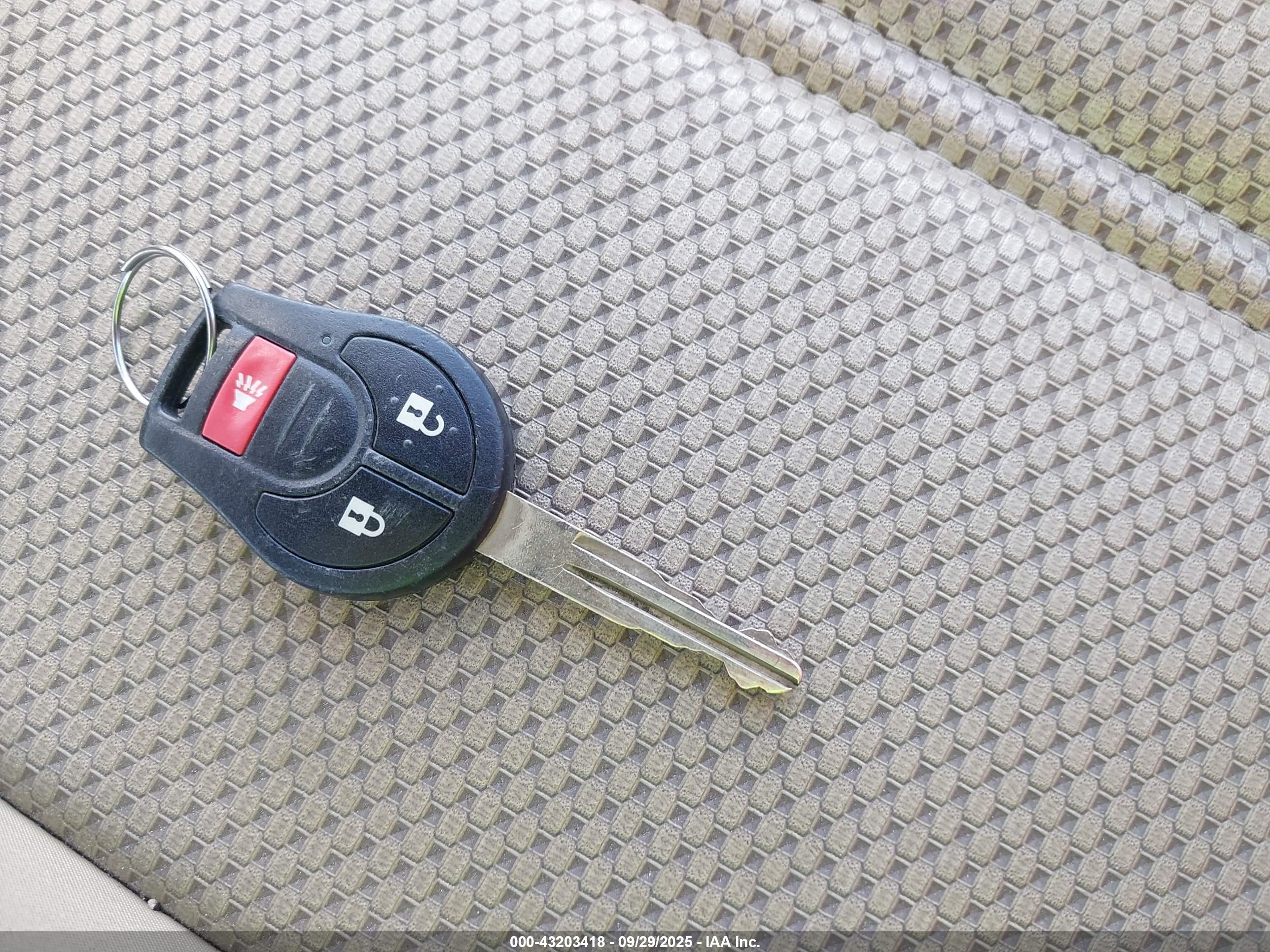 NISSAN ROGUE image 11