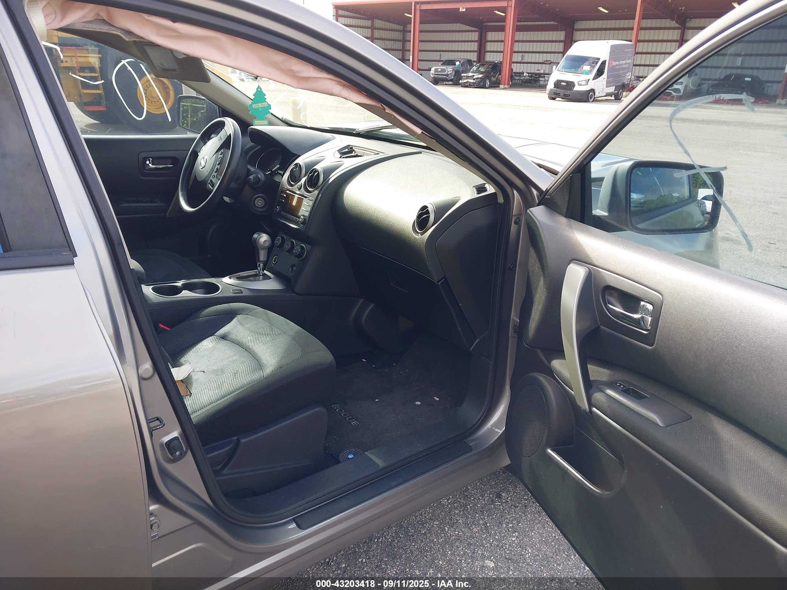 NISSAN ROGUE image 5