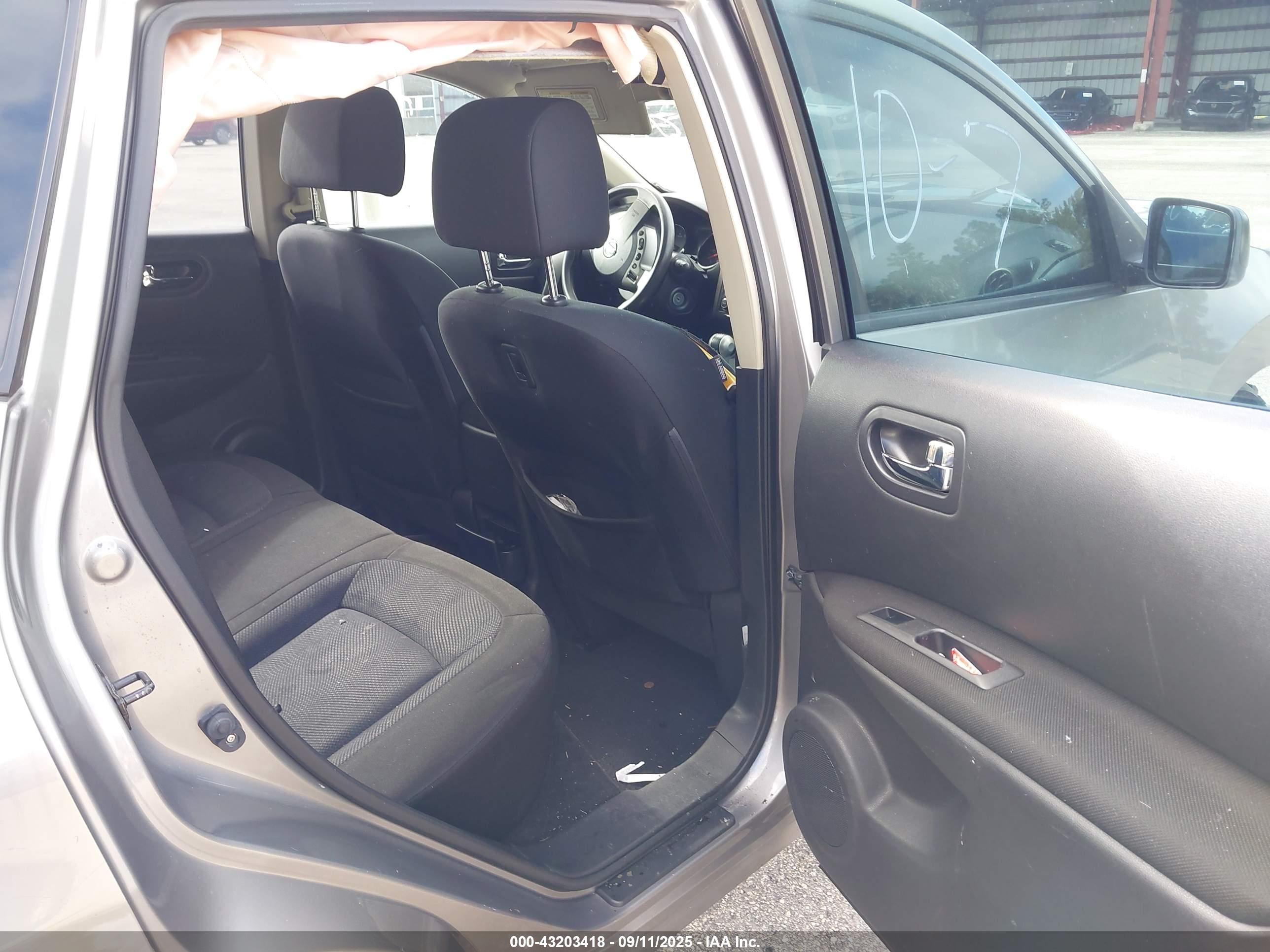 NISSAN ROGUE image 8