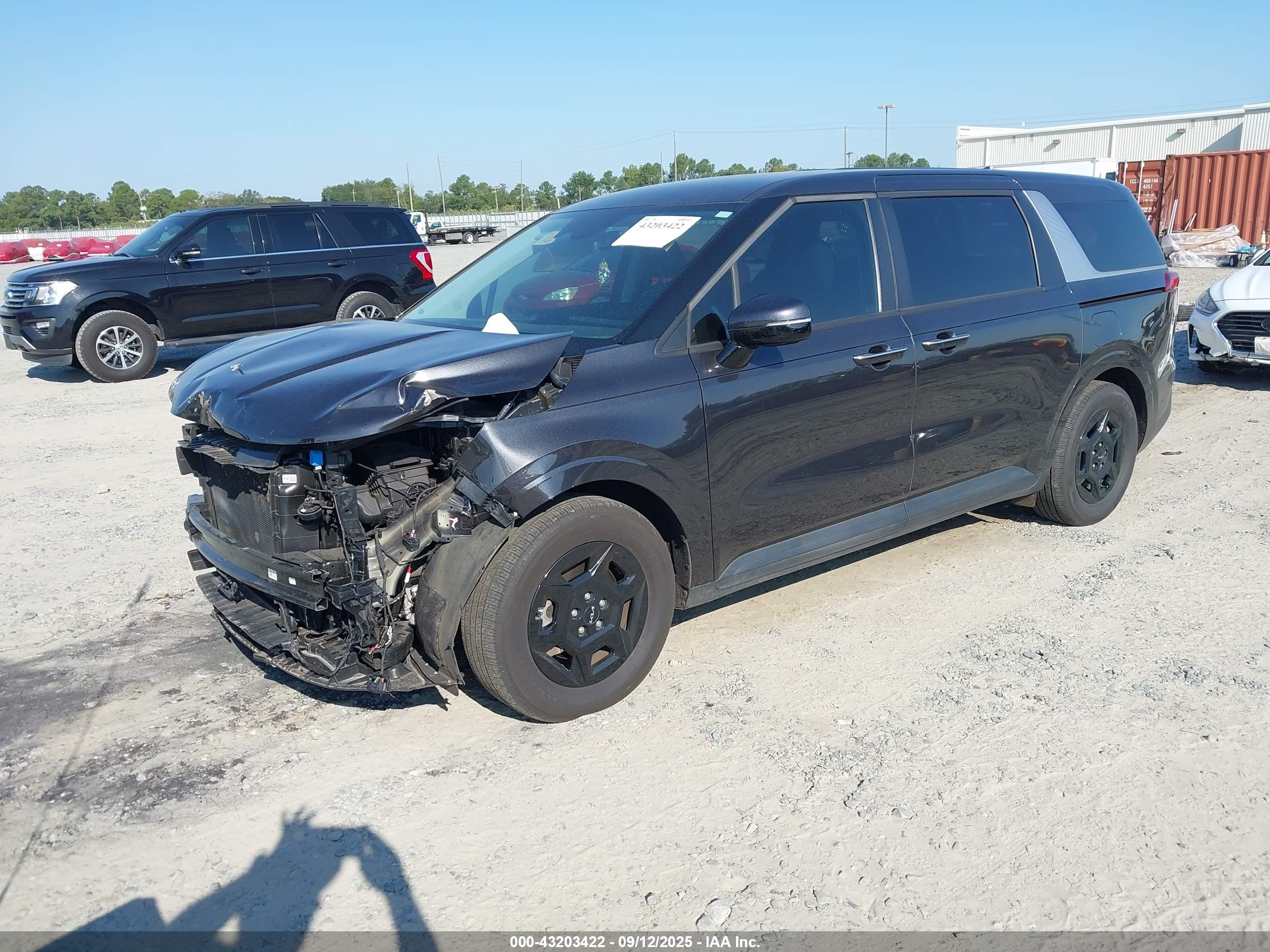 KIA CARNIVAL image 2