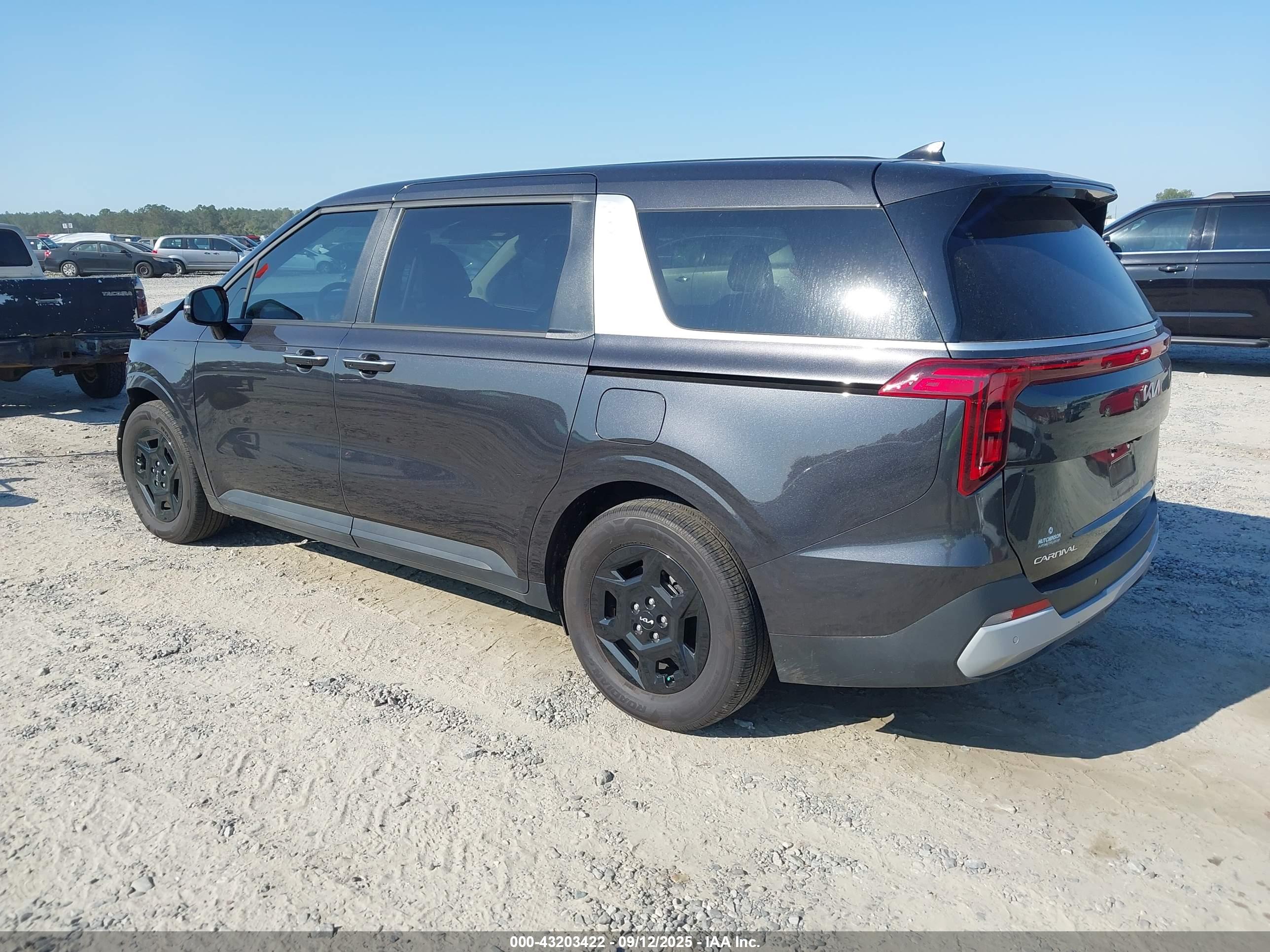 KIA CARNIVAL image 3
