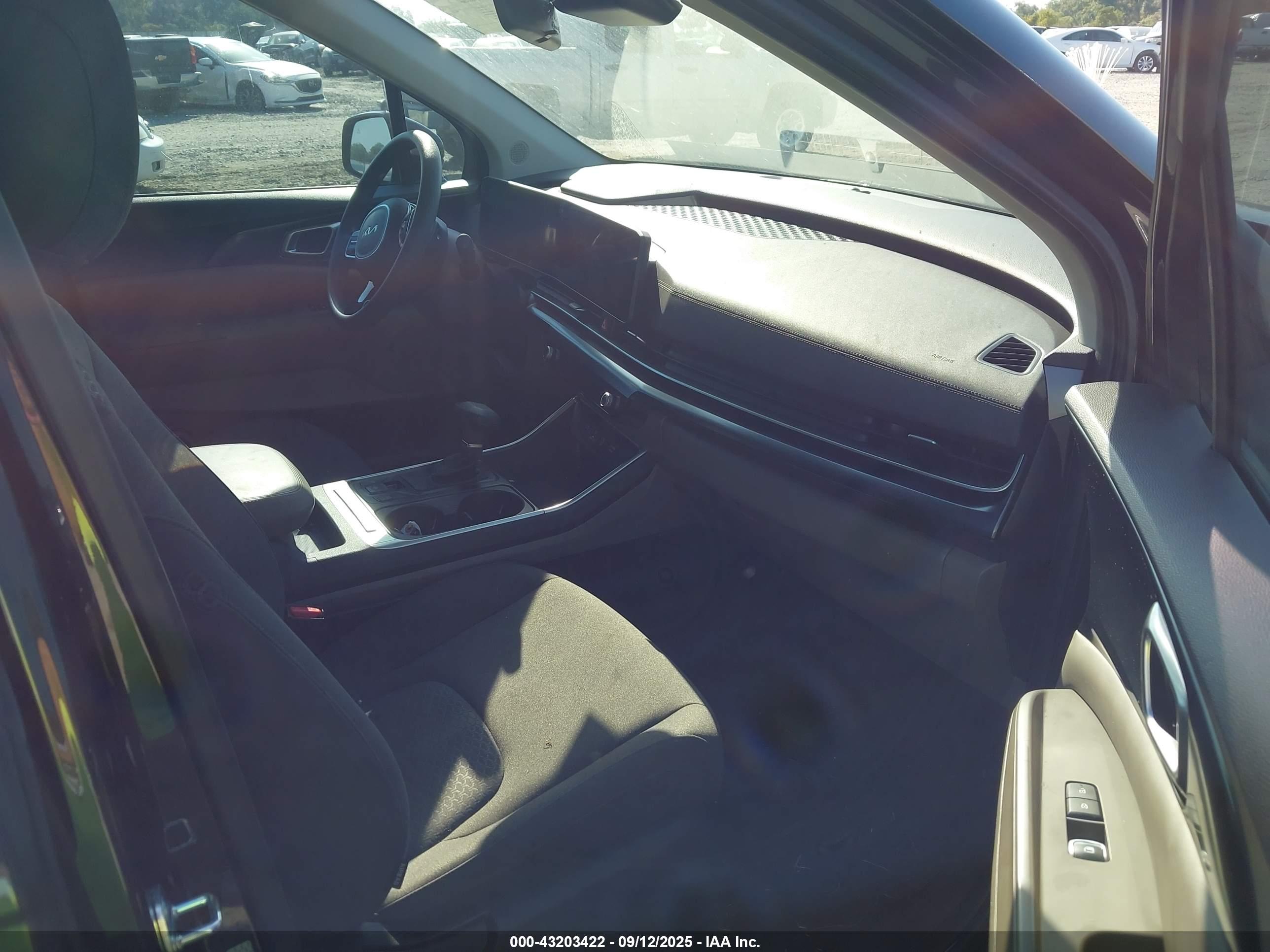 KIA CARNIVAL image 5
