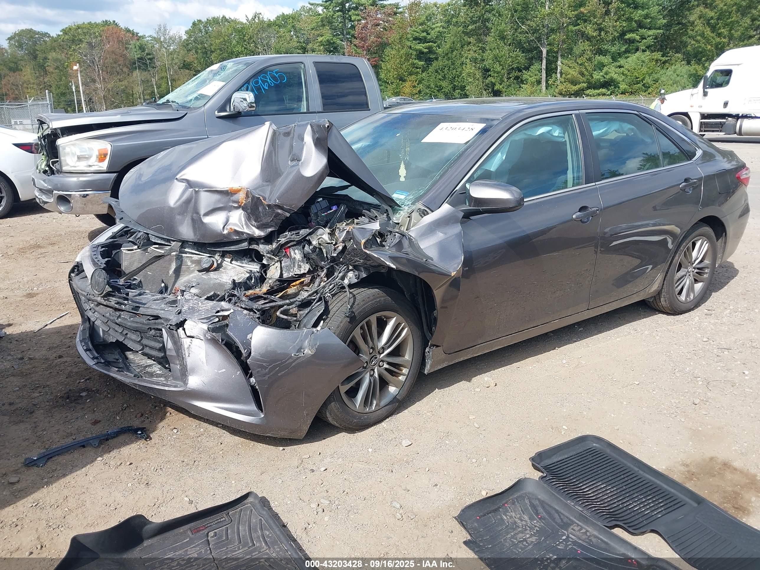 TOYOTA CAMRY image 2