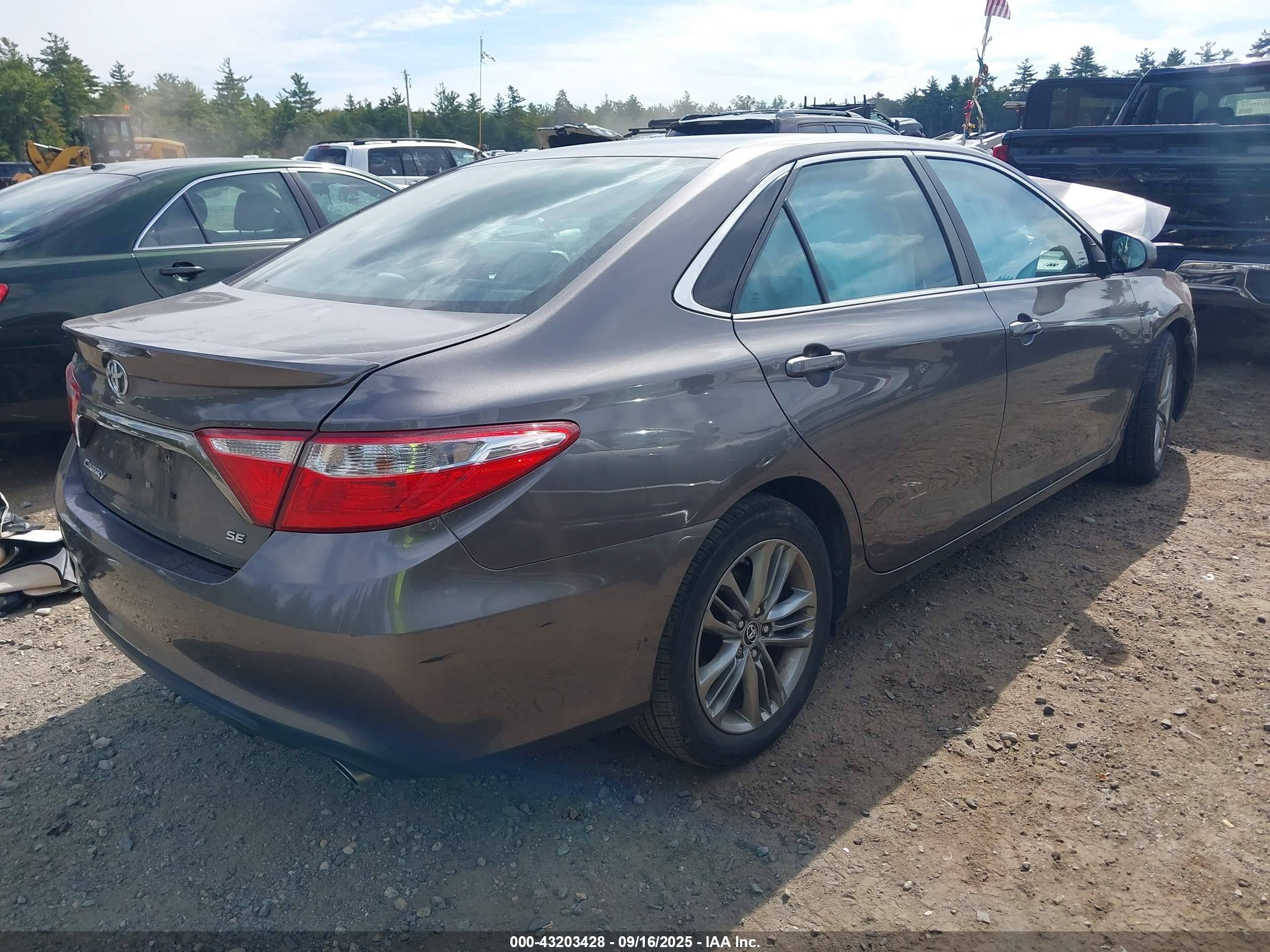 TOYOTA CAMRY image 4