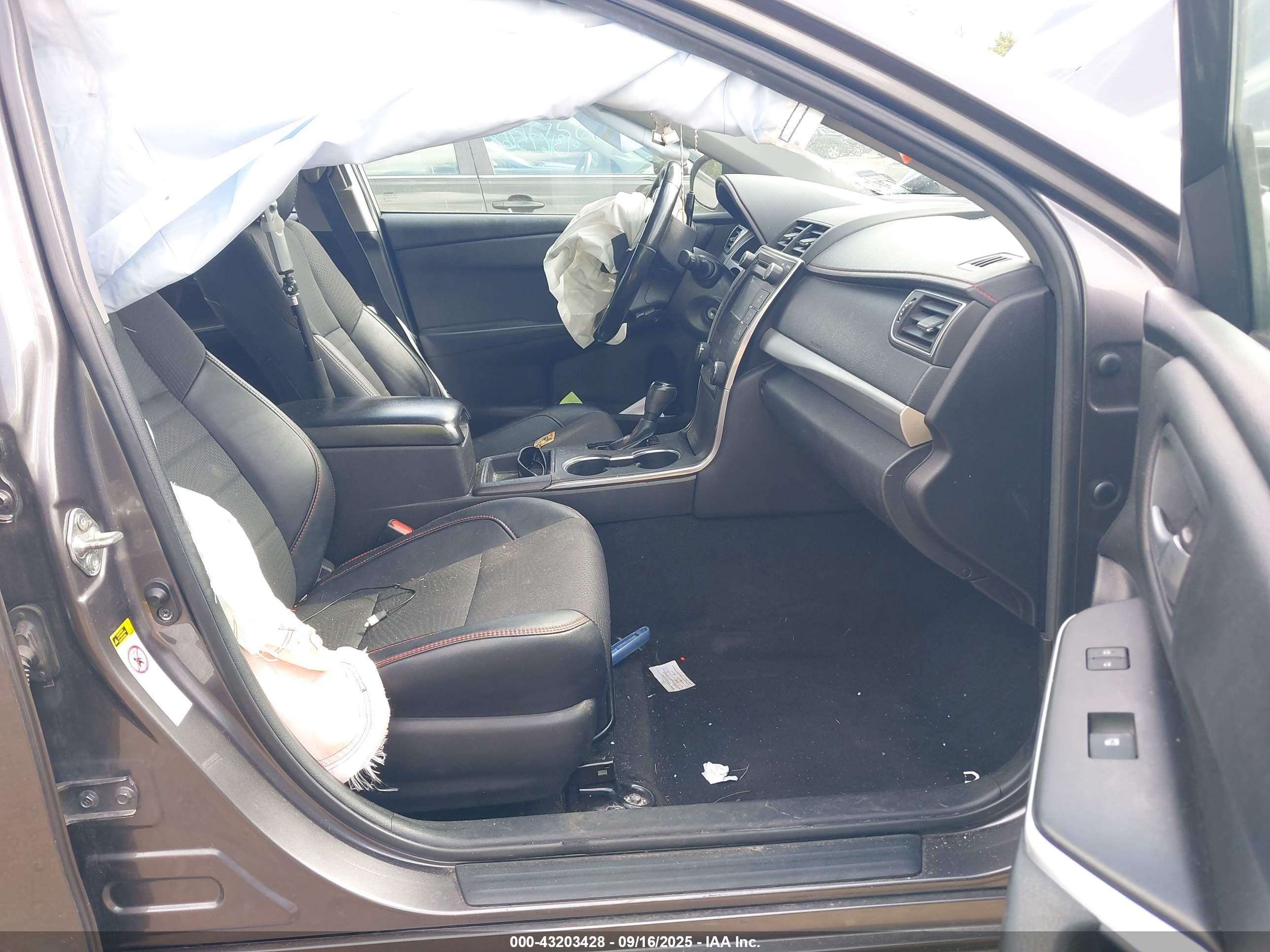 TOYOTA CAMRY image 5