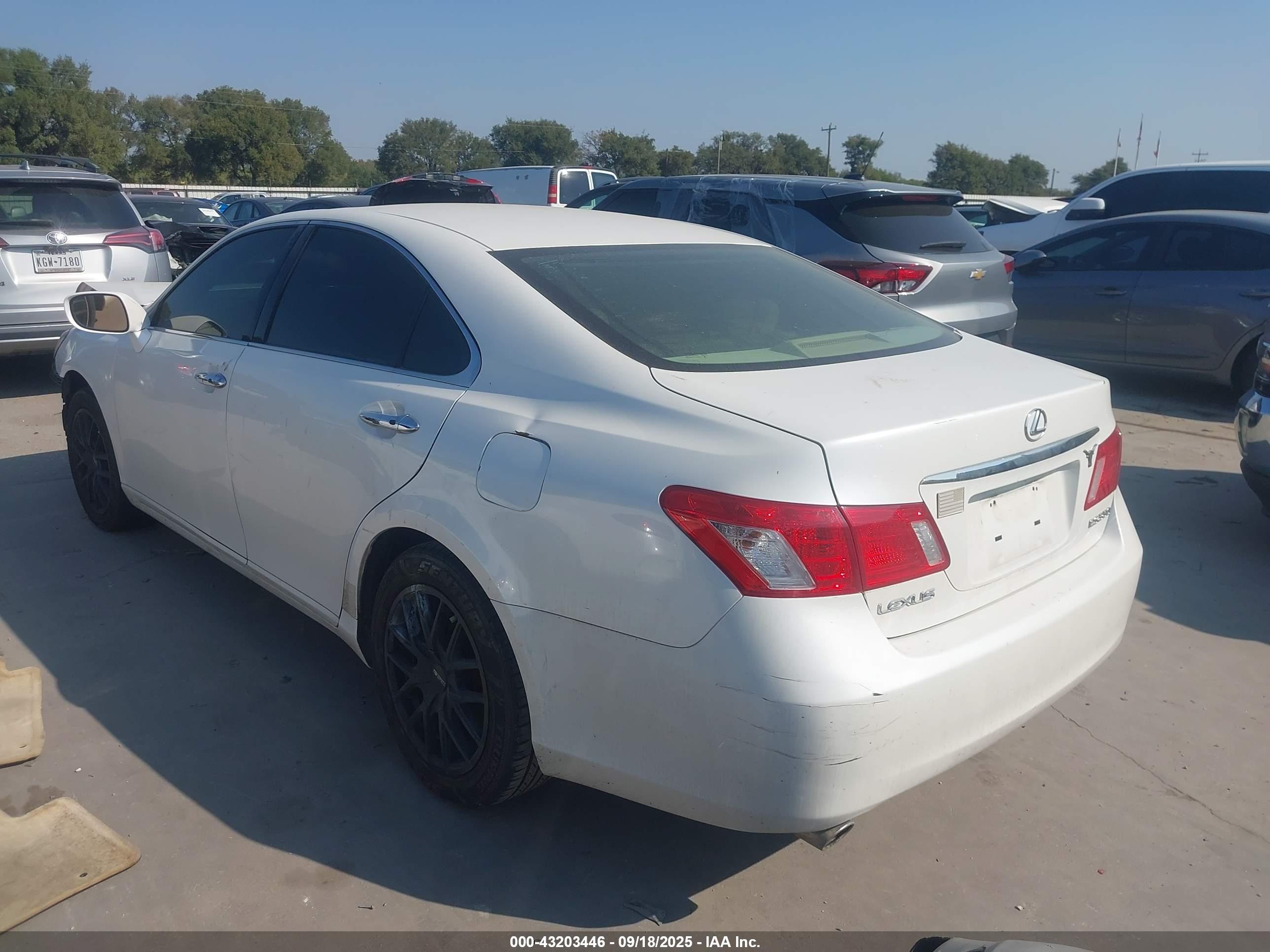LEXUS ES image 3